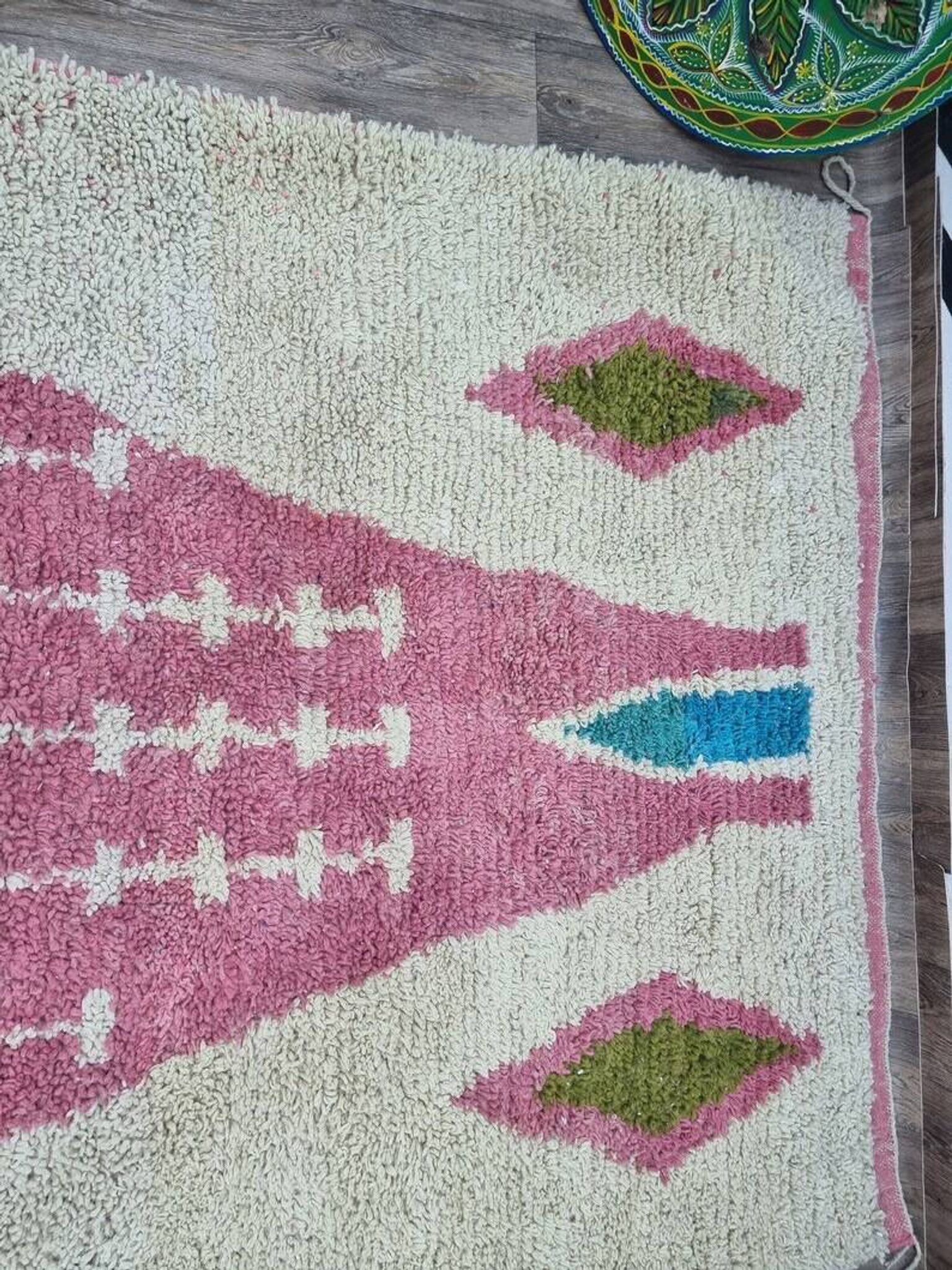 Traditional handmade wool rug size 150 x 250 cm