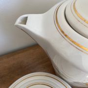 Cafetière et sucrier en porcelaine