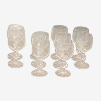 13 verres à vin, cisèles motif floral vintage