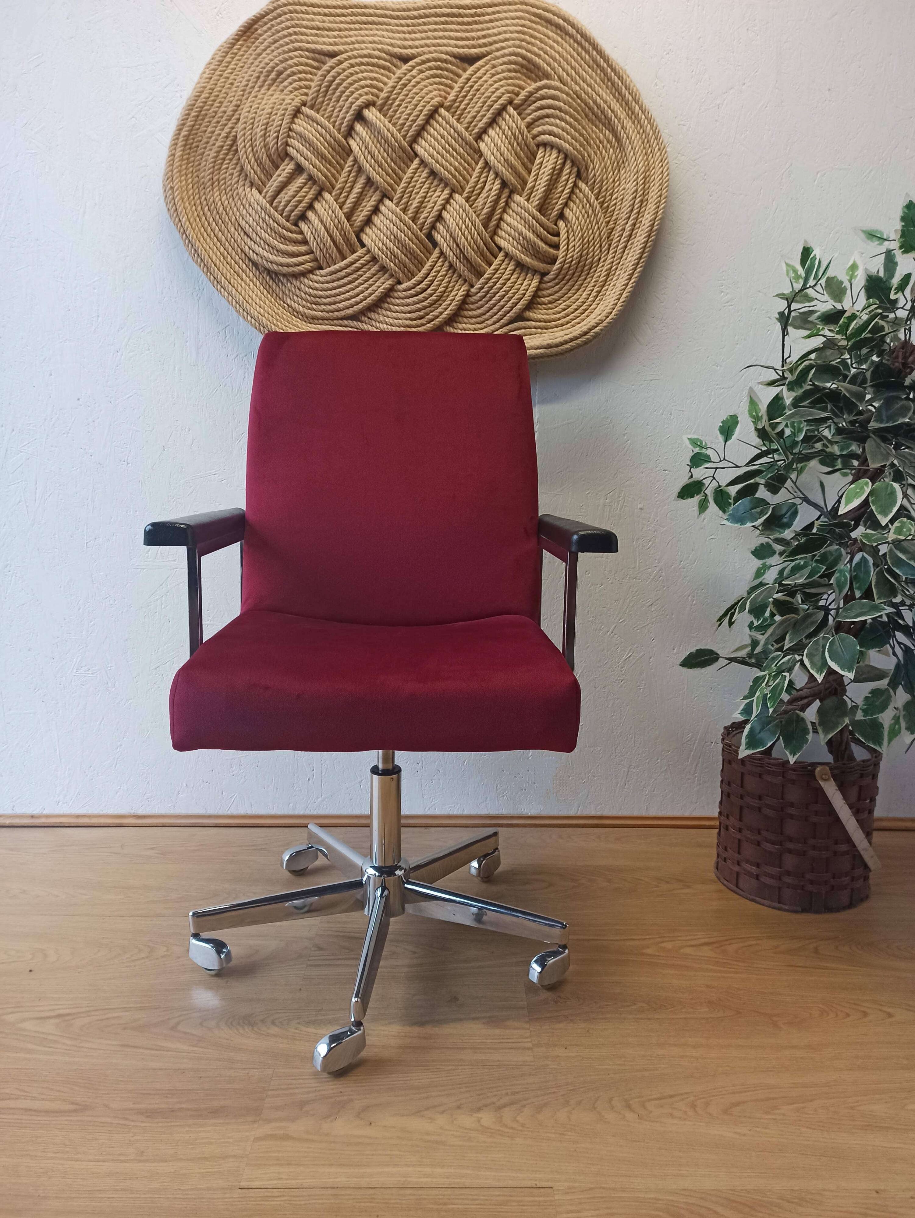 Unique cabinet swivel armchair from the 1960 .