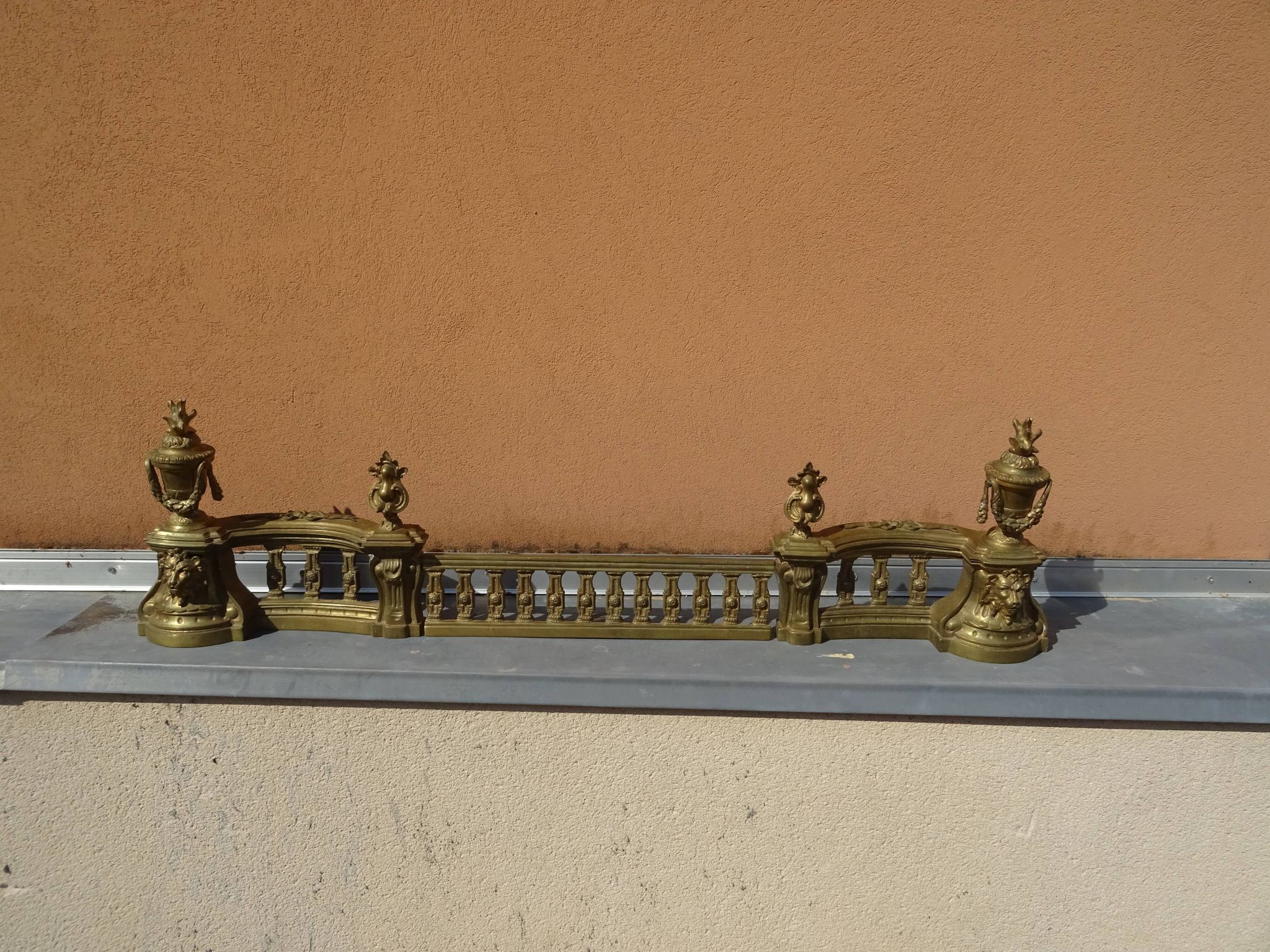 Ensemble de 3 pièces chenets et barre de cheminée en bronze xixème