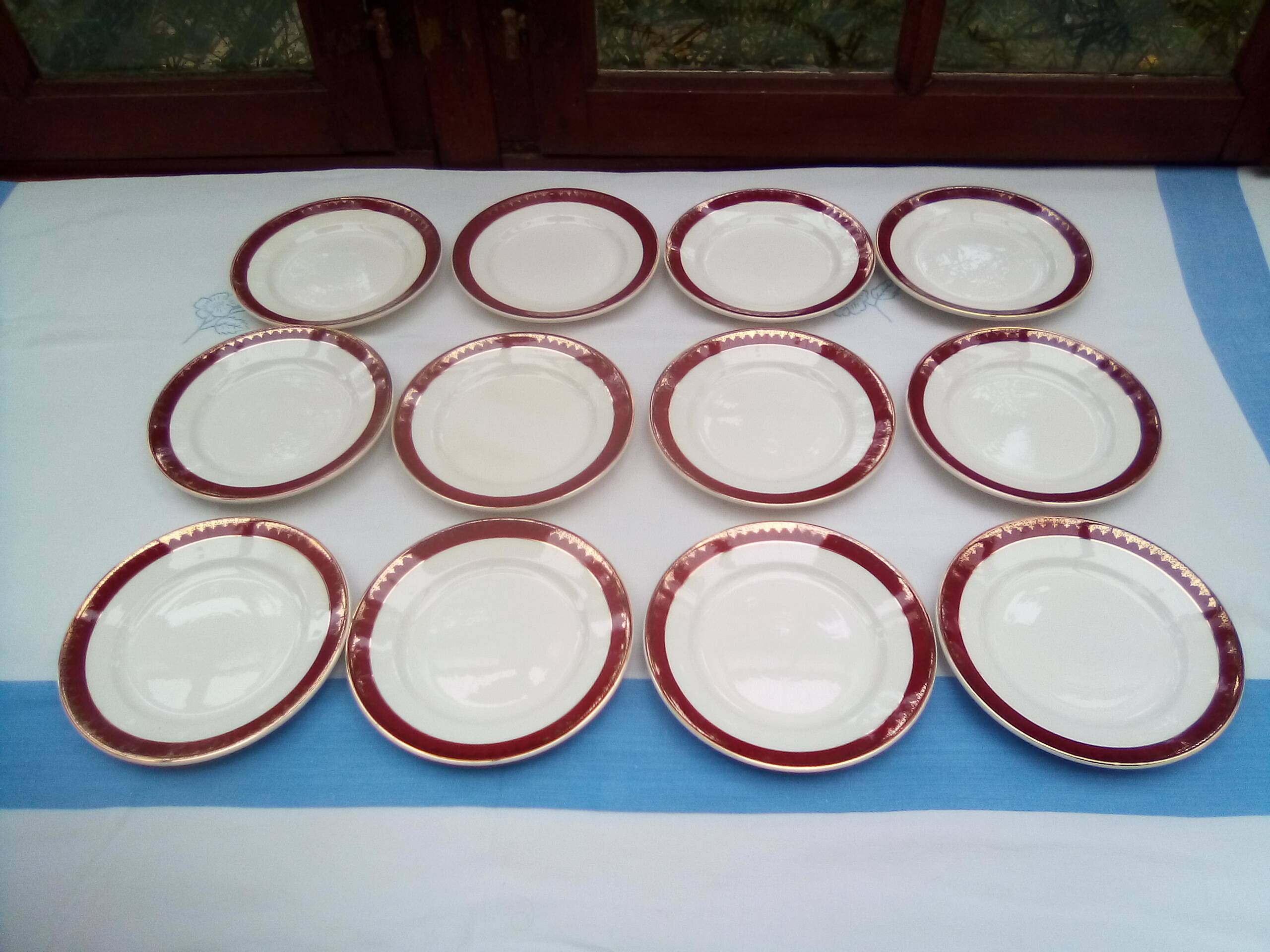 12 Rubis / Digoin dessert plates