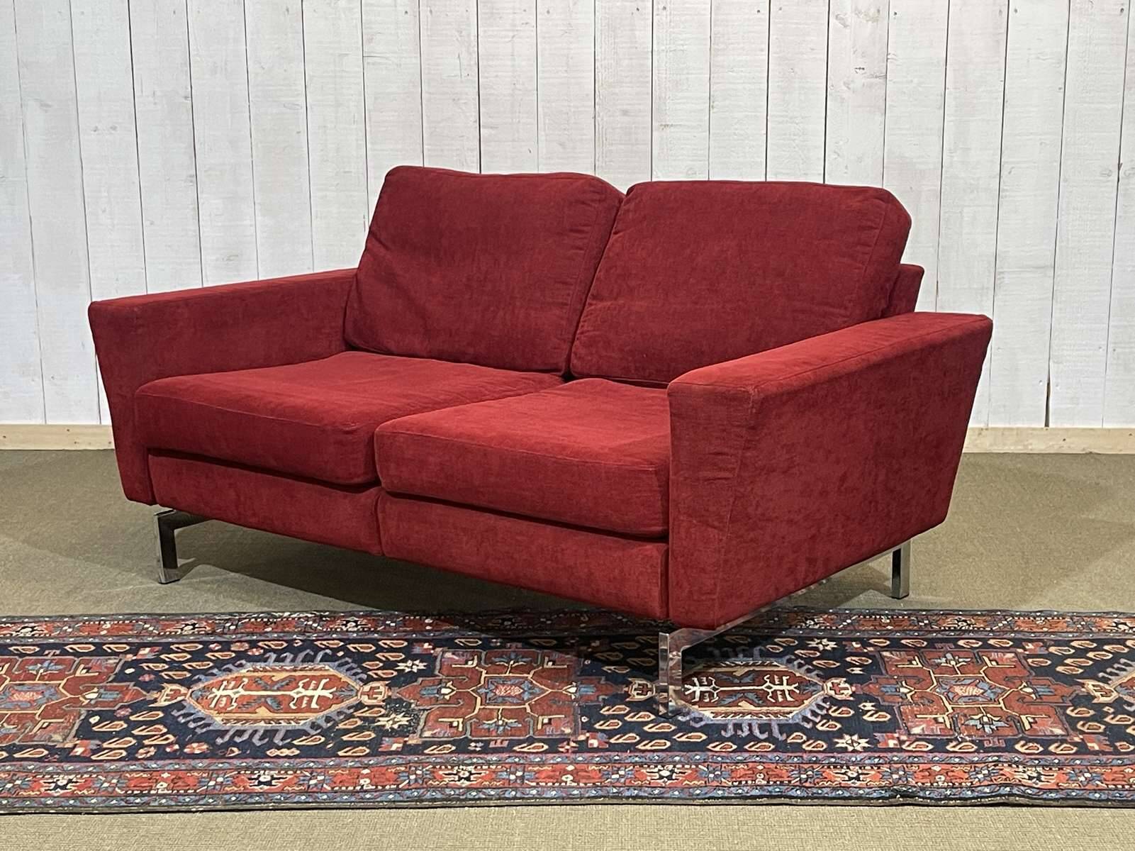 Canapé moderne en tissu et piètement chromé