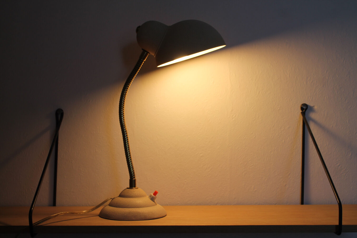 Table lamp