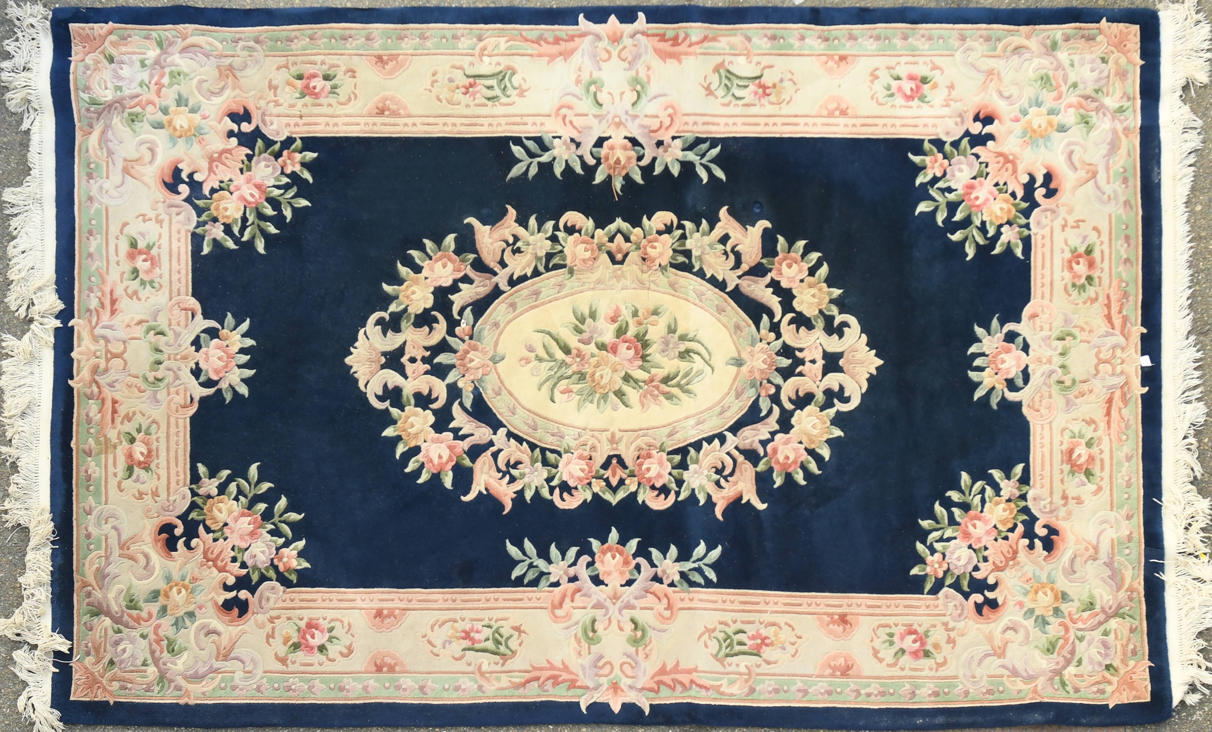 Carpet style Savonnerie 277x185 cm
