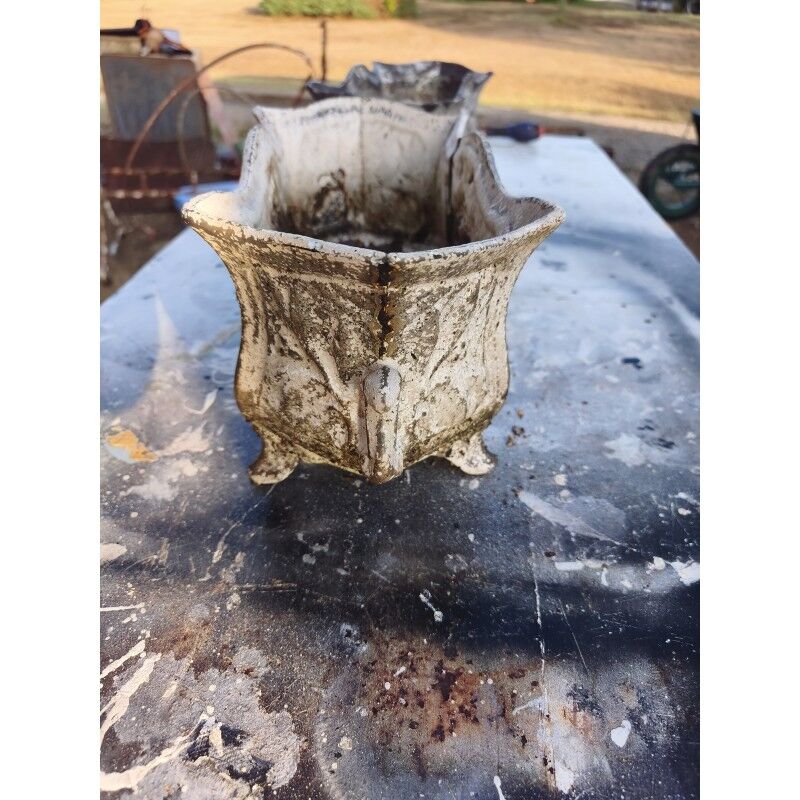 Pair of cast iron planters from 1900 in Charleville - Mézières