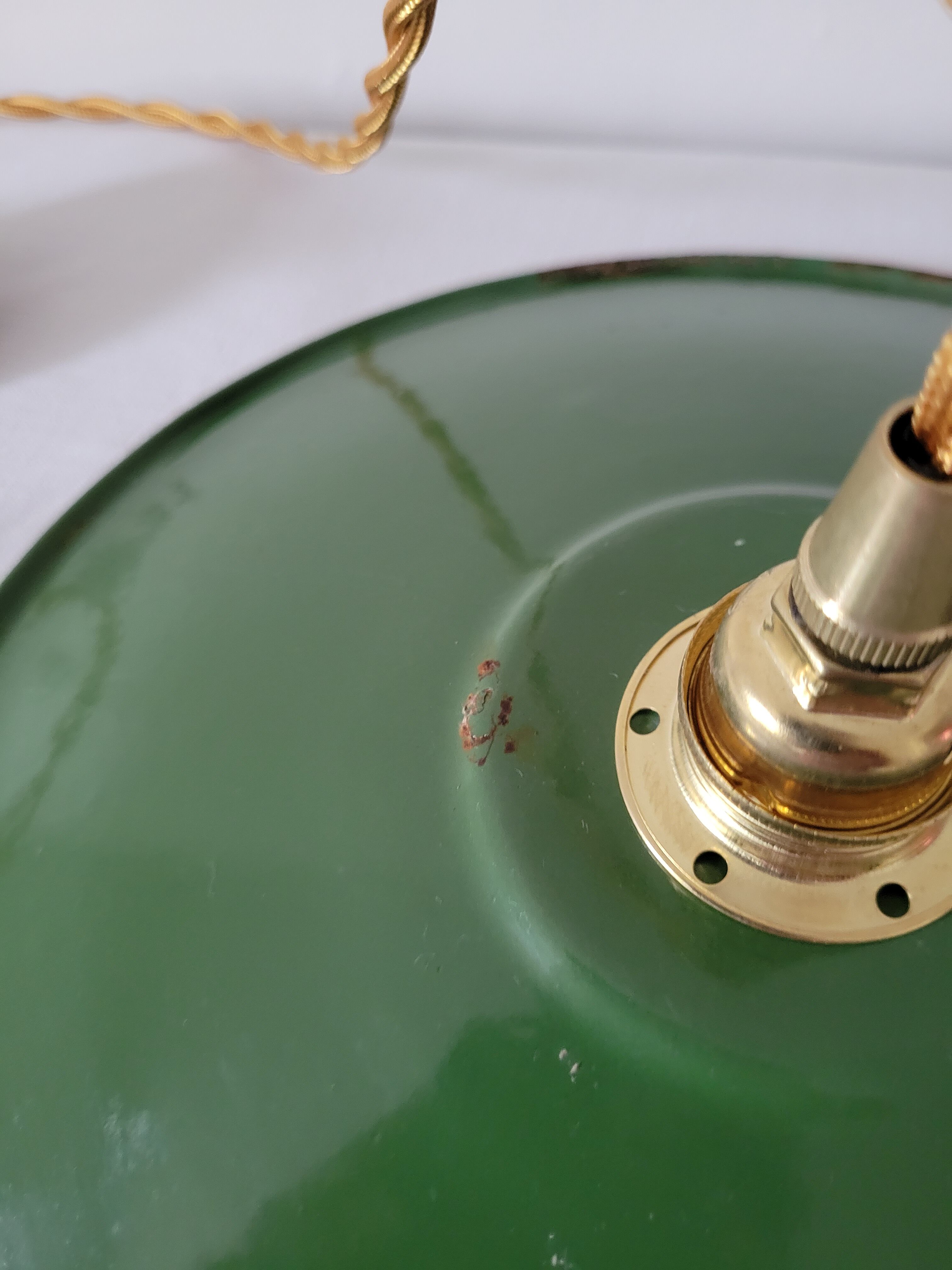 Enamelled sheet metal suspension