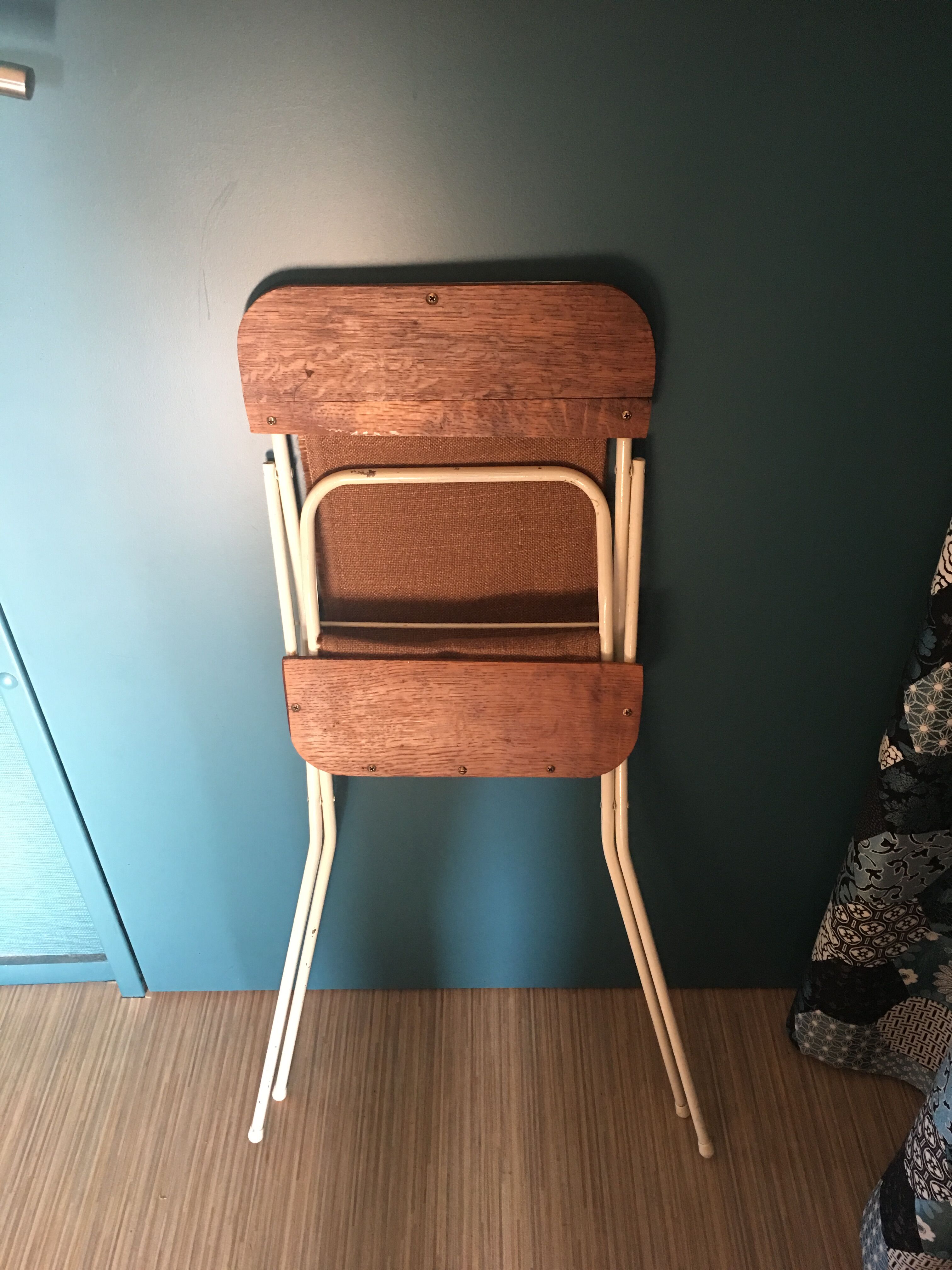 Vintage poupee chair