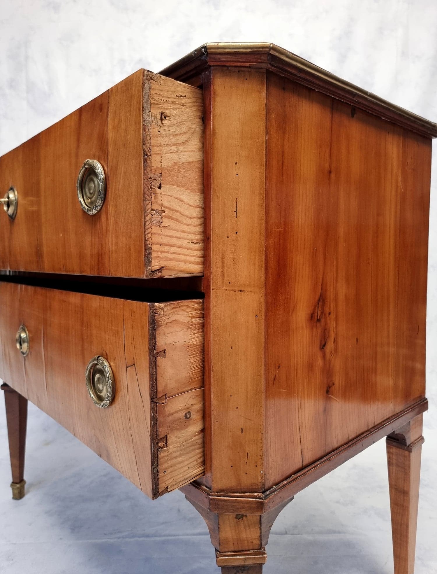 Commode Sauteuse period Louis XVI - Merisier - 18th