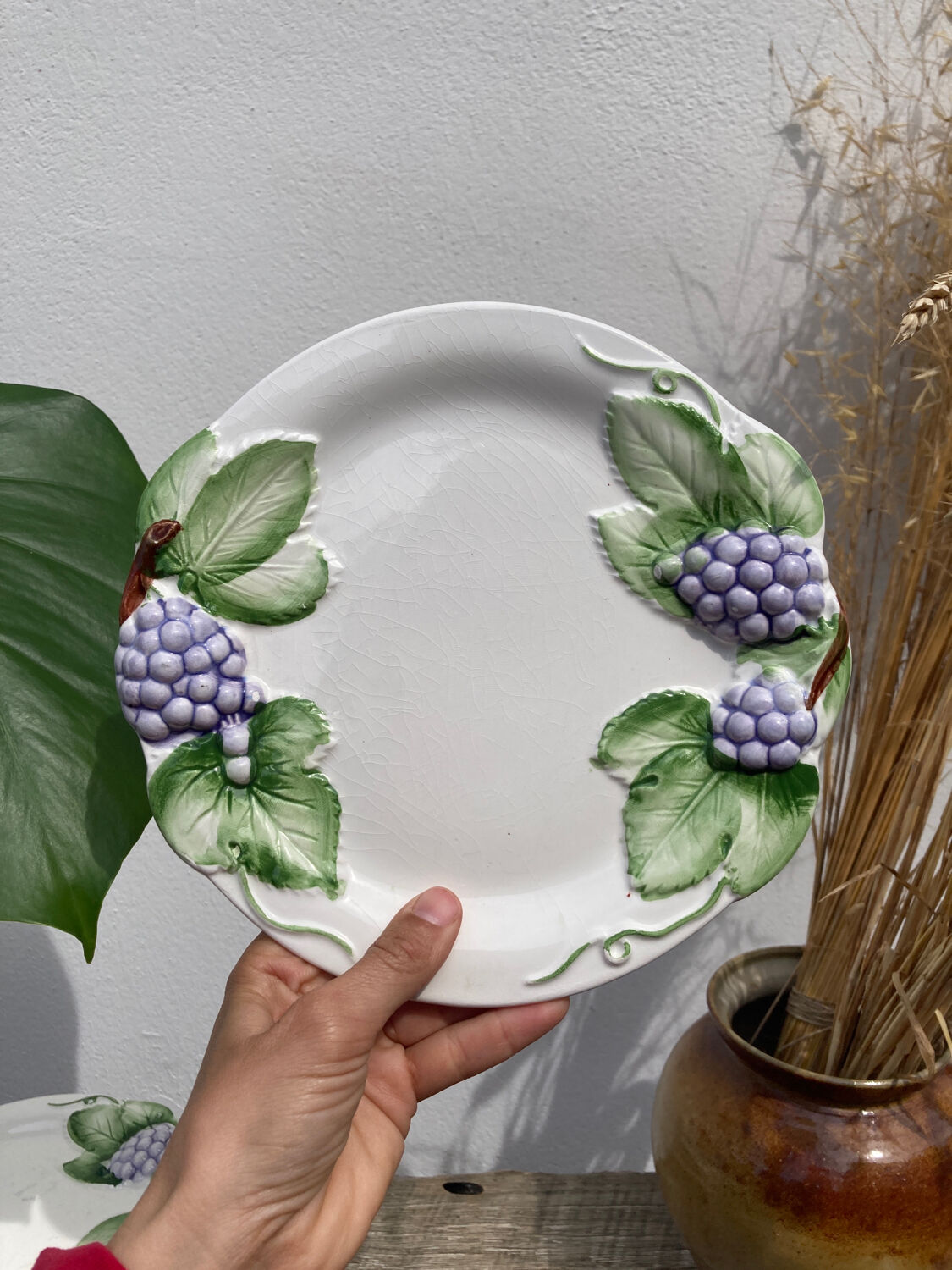 4 assiettes à dessert blanches en barbotine de raisin vintage Japon