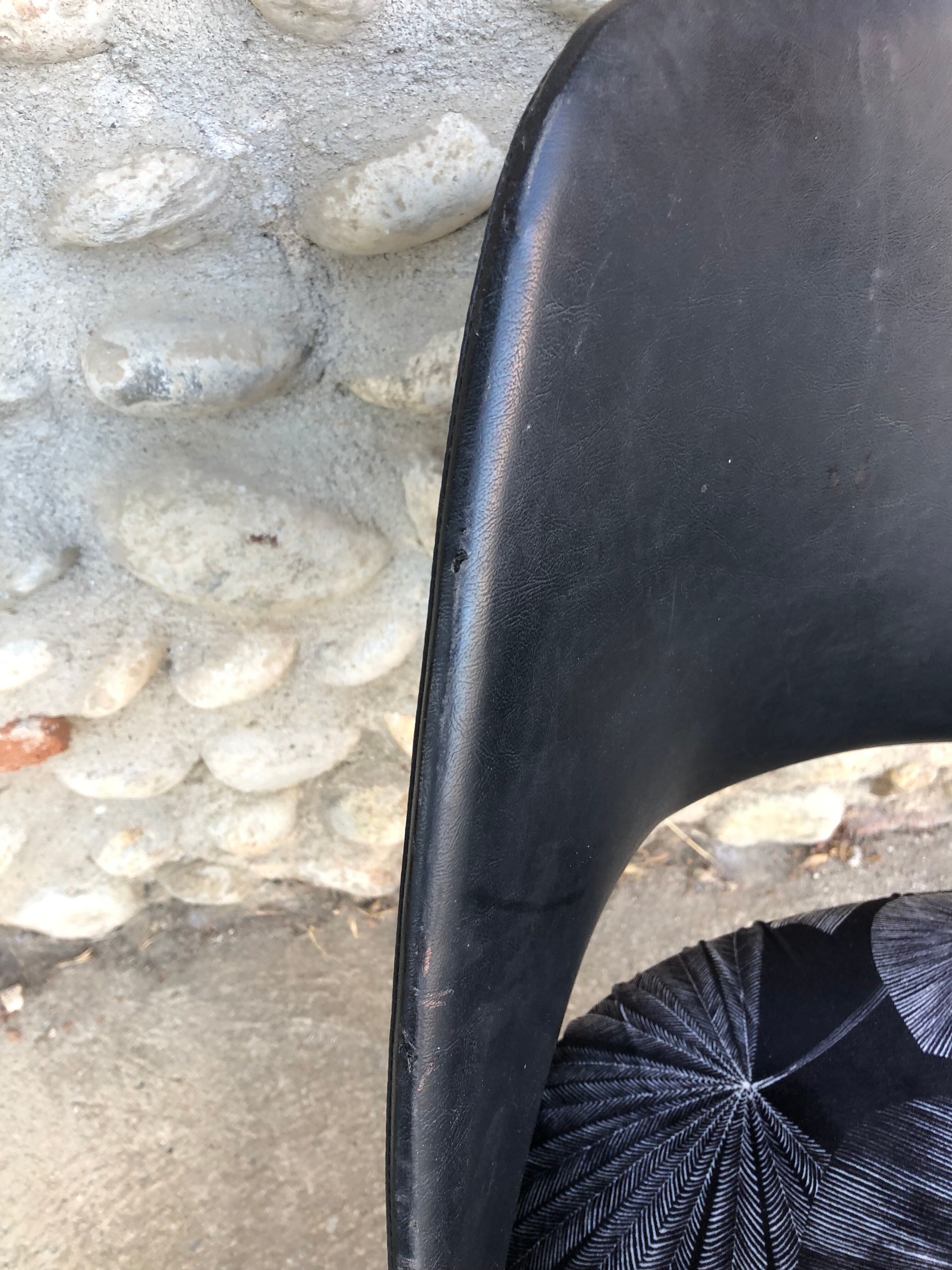 Chaise velours et skaï