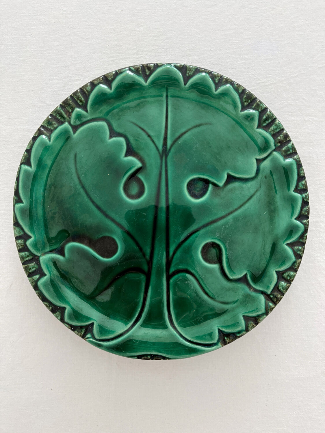 Round plate, green acanthus leaf barbotine, vintage.