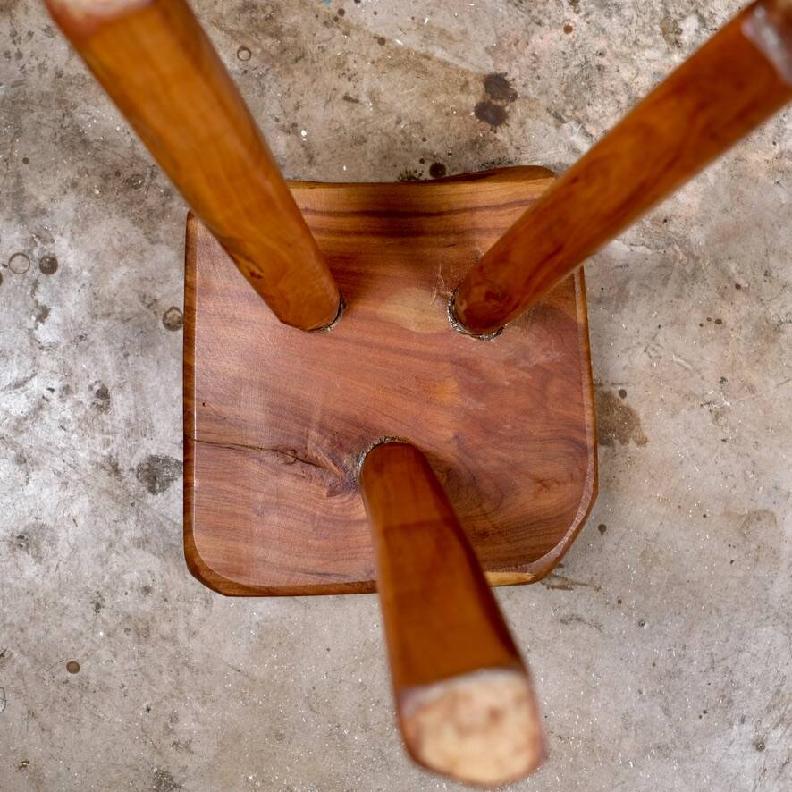 Brutalist stool in solid elm, French work from the 1960s