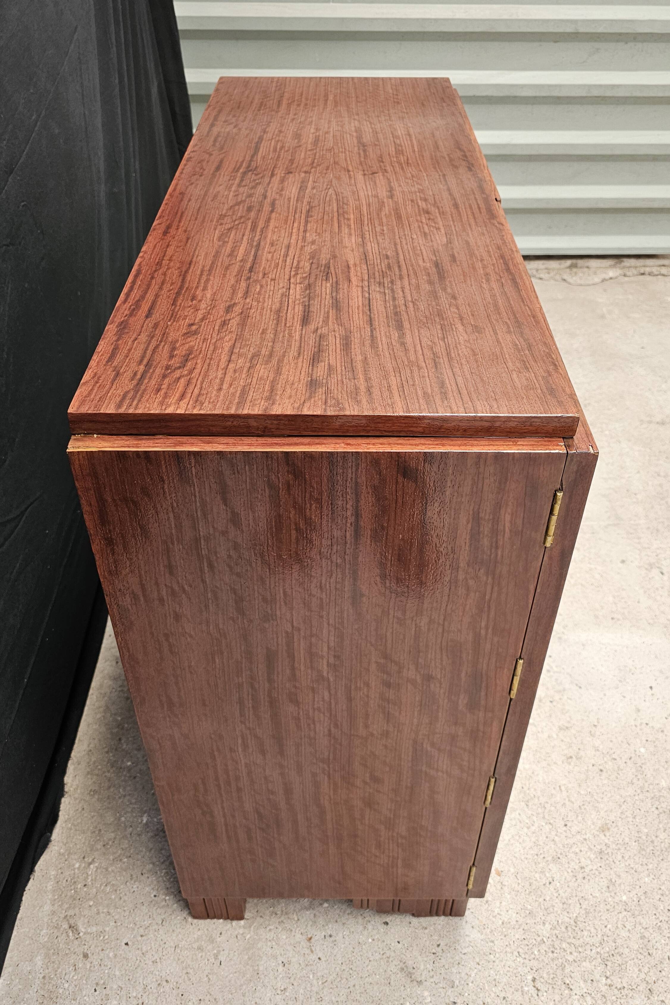 Art Deco buffet by Saddier & Fils in solid rosewood and veneer.
