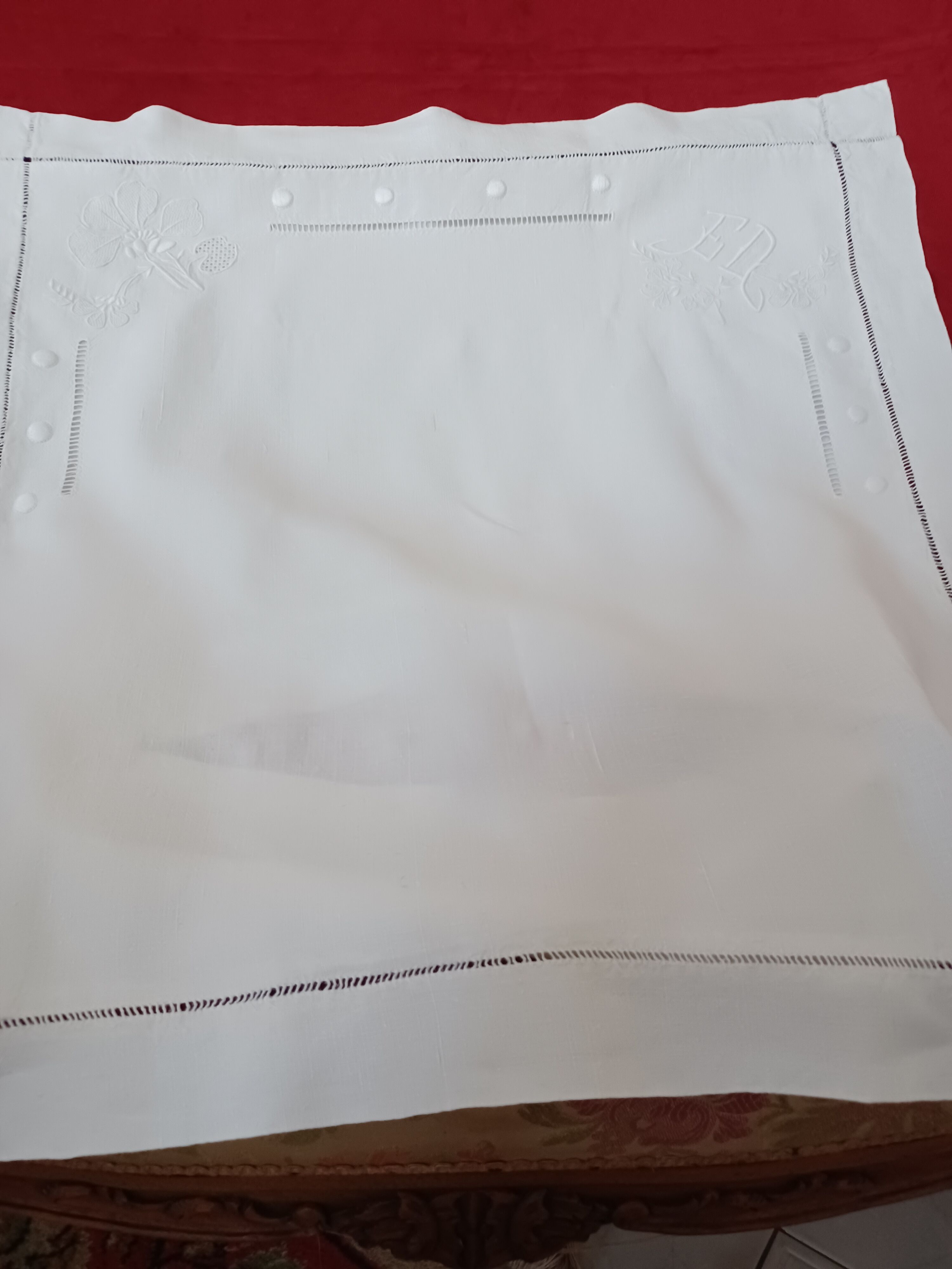 Pillowcase hand-embroidered thread monogram E.D.