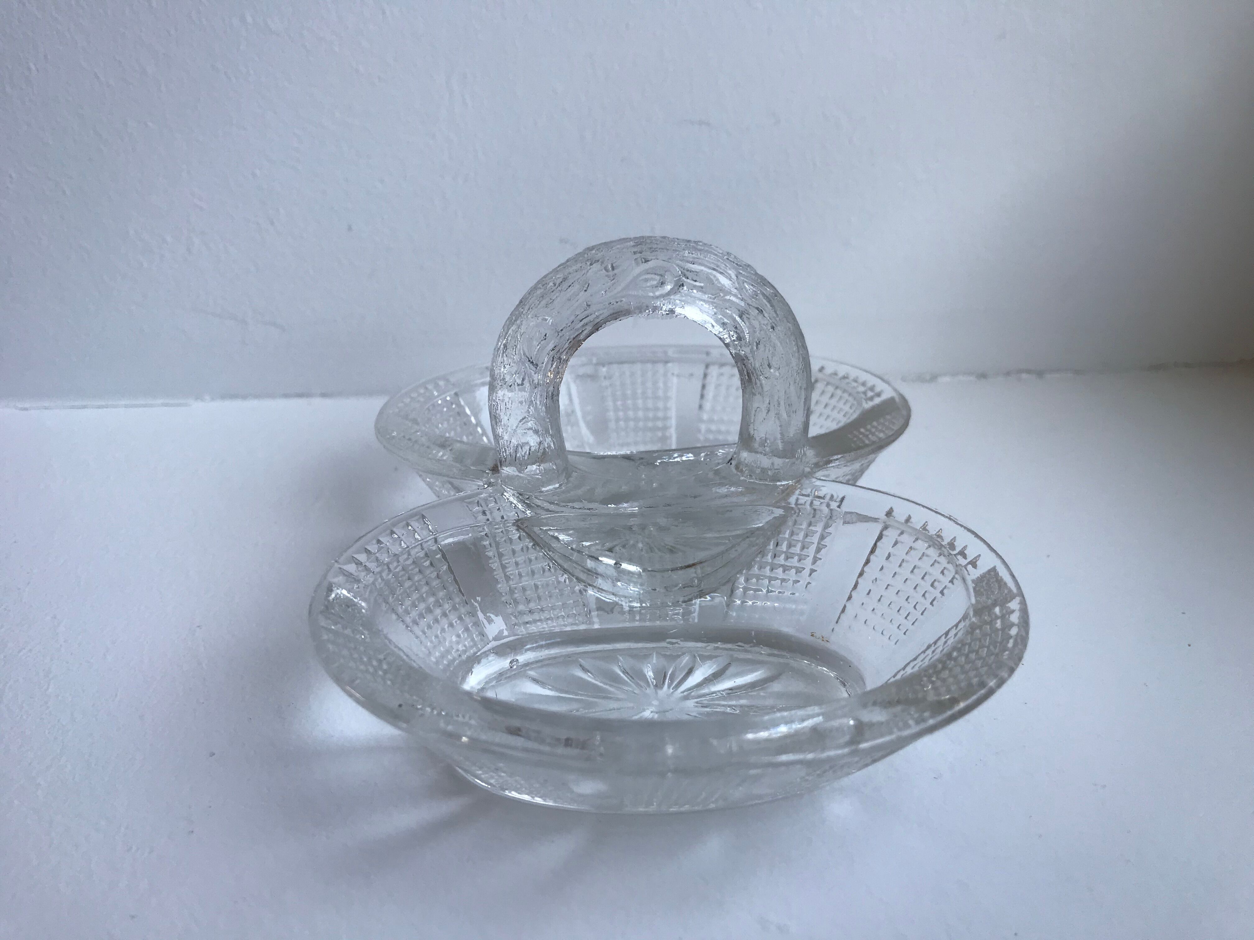 Vintage salt shaker / salter in molded glass