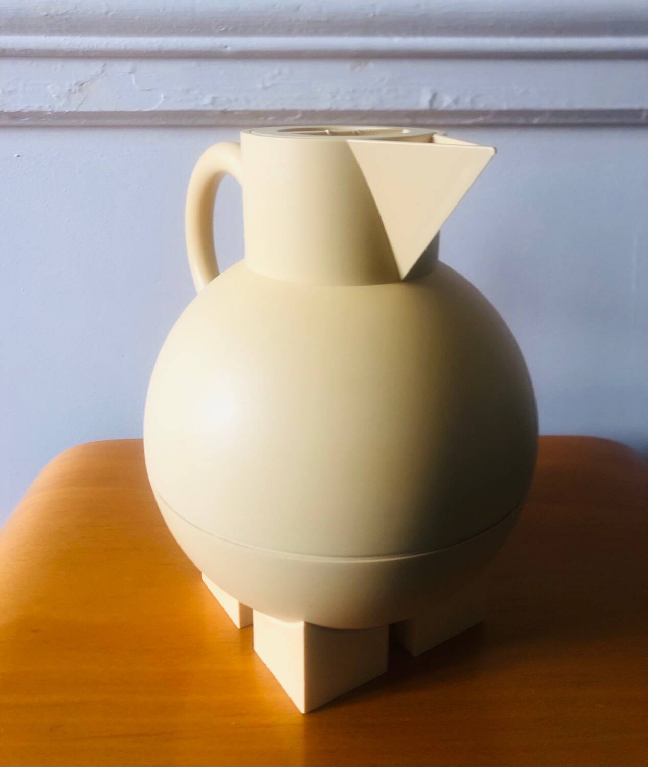 Carafe Euclid par Michael Graves pour Alessi
