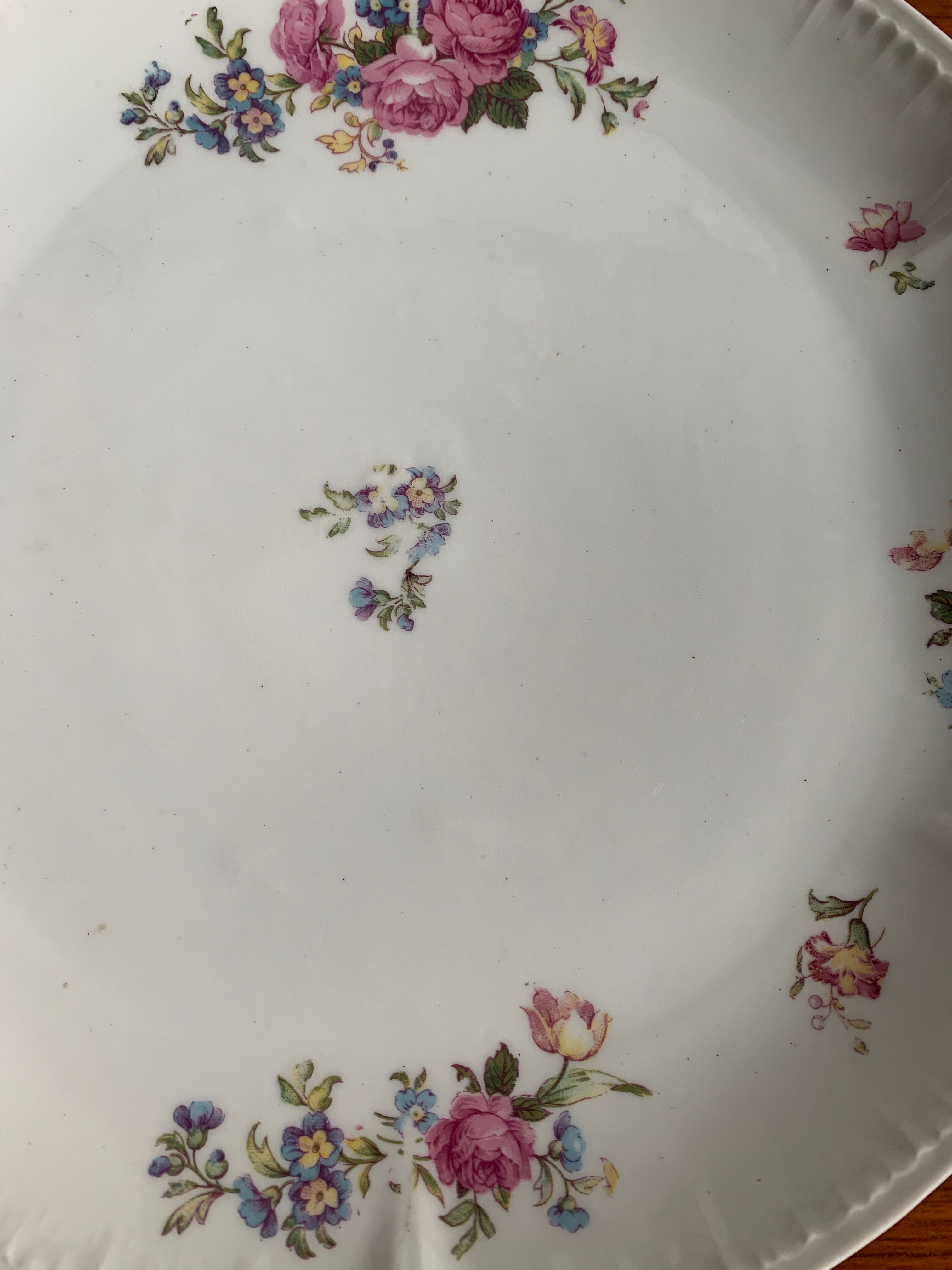 Porcelain cake dish