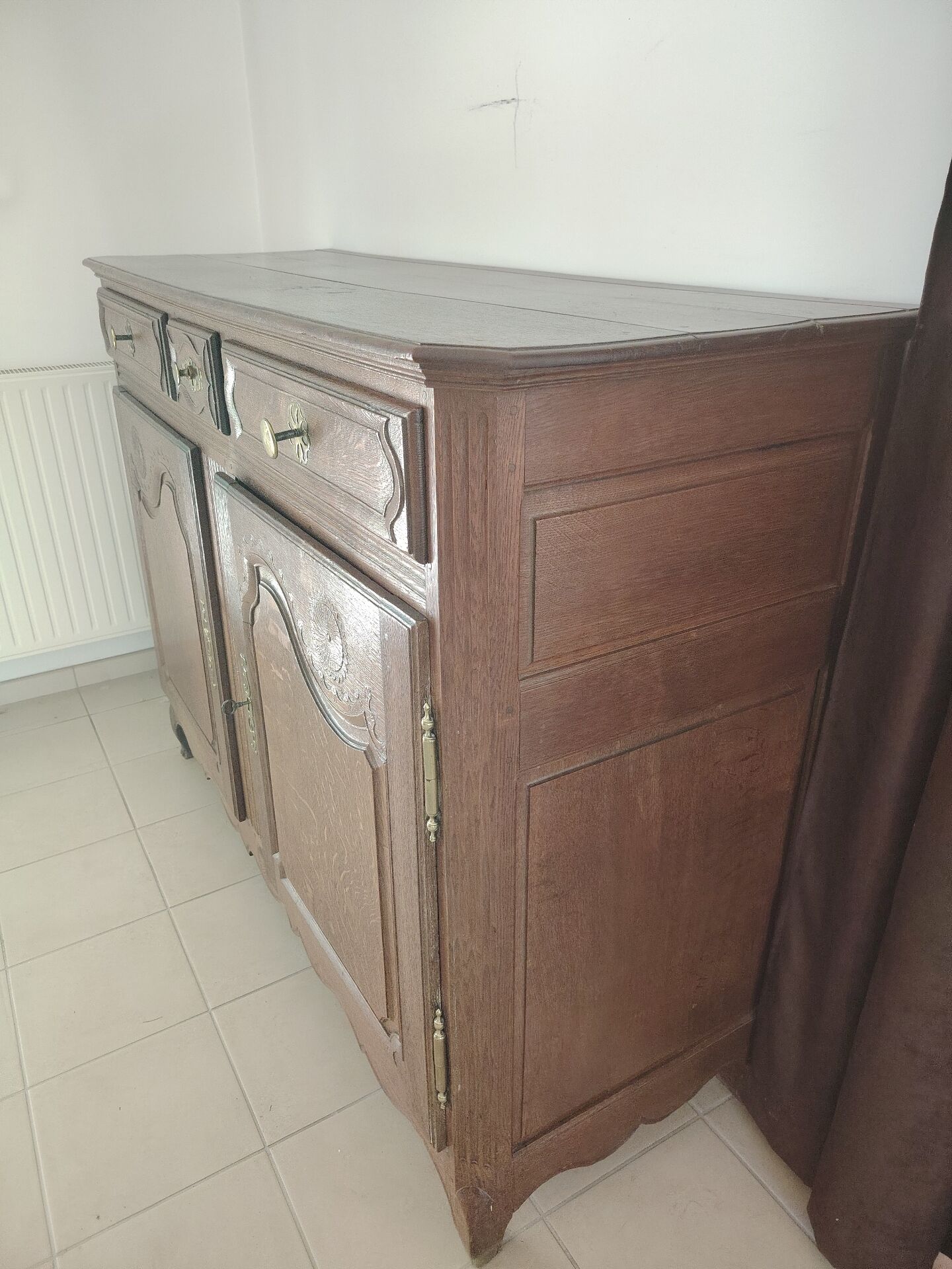 Large buffet in Regency style with carved shell in solid oak - 1900