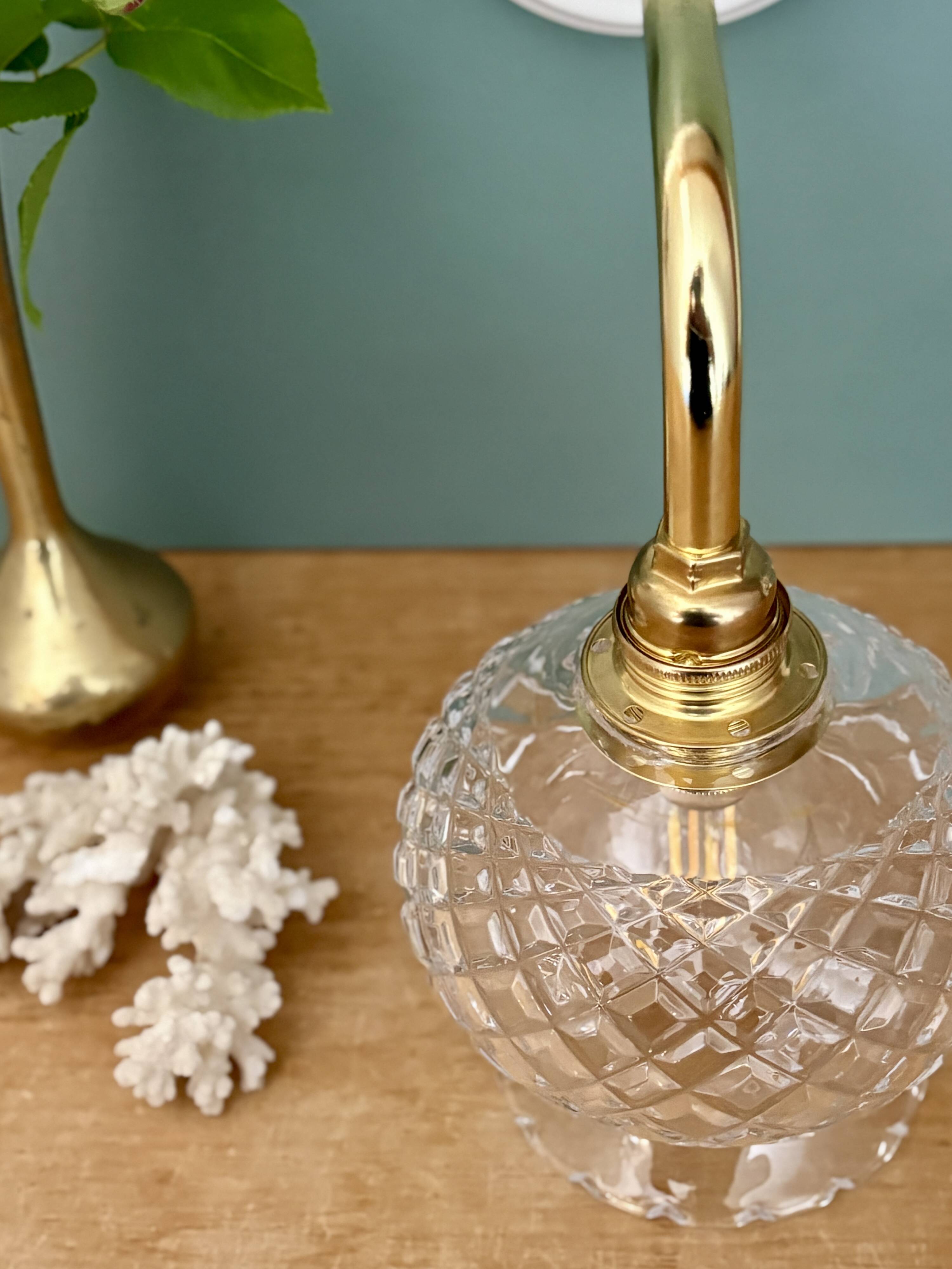 Applique coudée tulipe vintage en verre ciselé