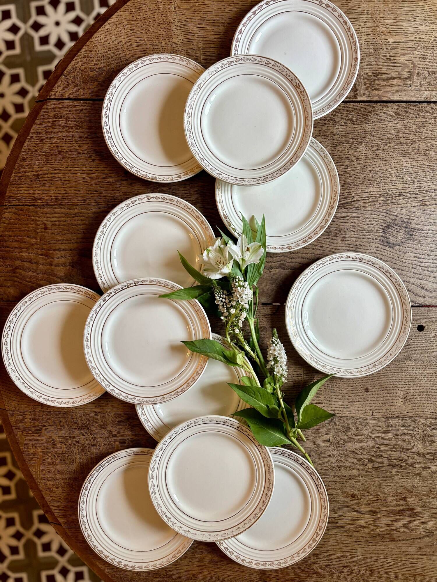 Lot de 12 assiettes à dessert vintage blanches et dorées Céranord