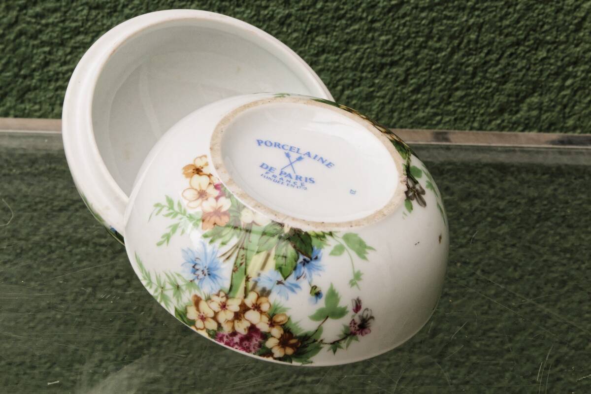 Set of 3 floral porcelain sweet jars from Paris.