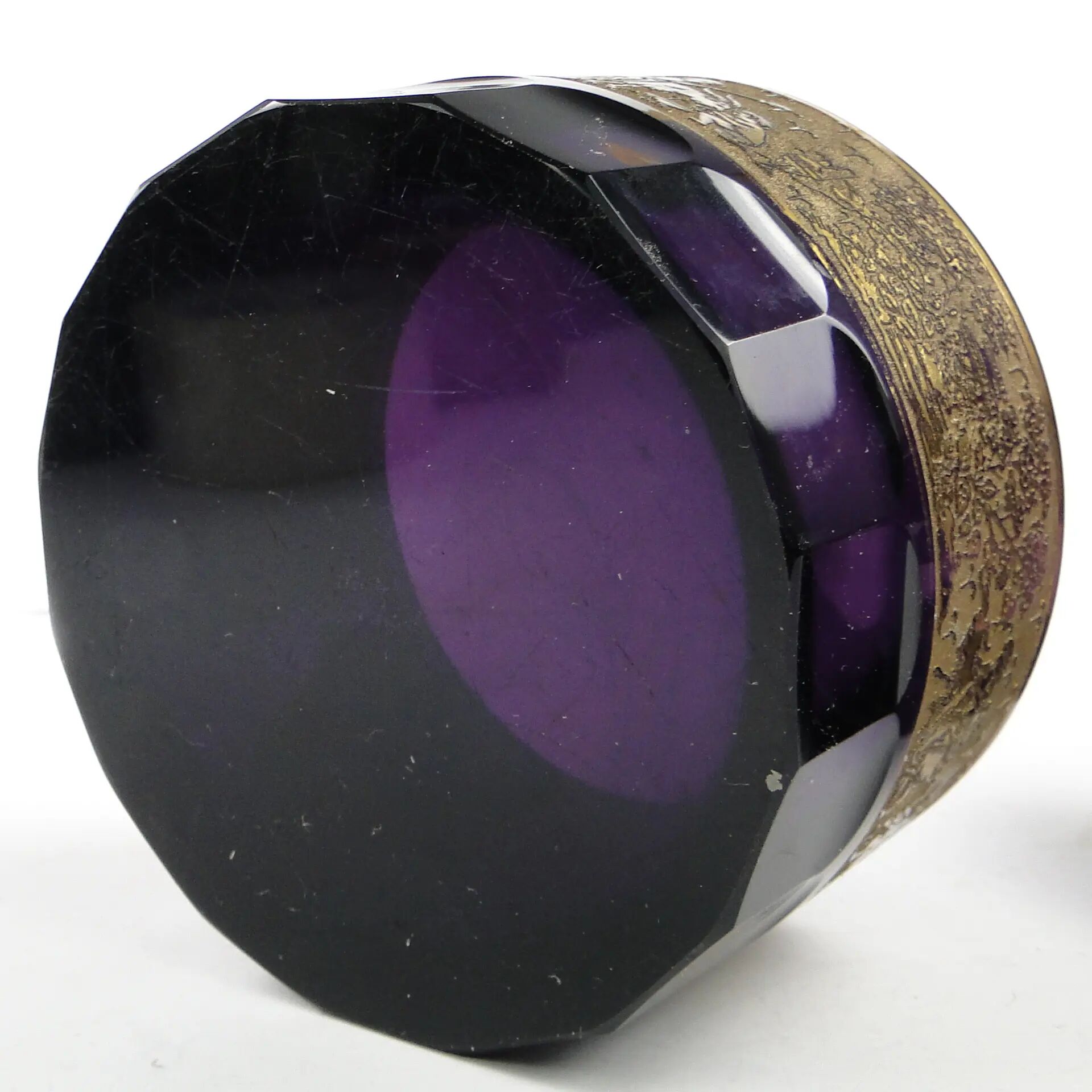Bonbonnière Art Déco, verre noir, oroplastie, Tchécoslovaquie, années 1930