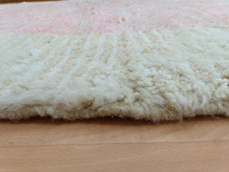 Berber rug in pure wool size 150 x 250 cm