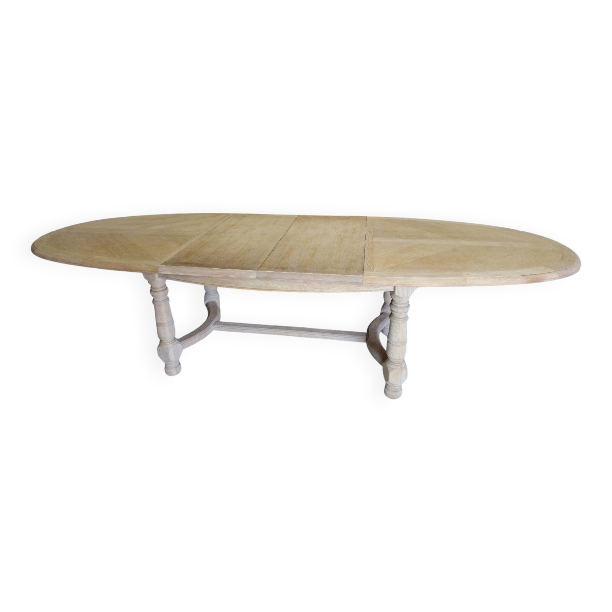 Extendable oval table in renovated solid oak