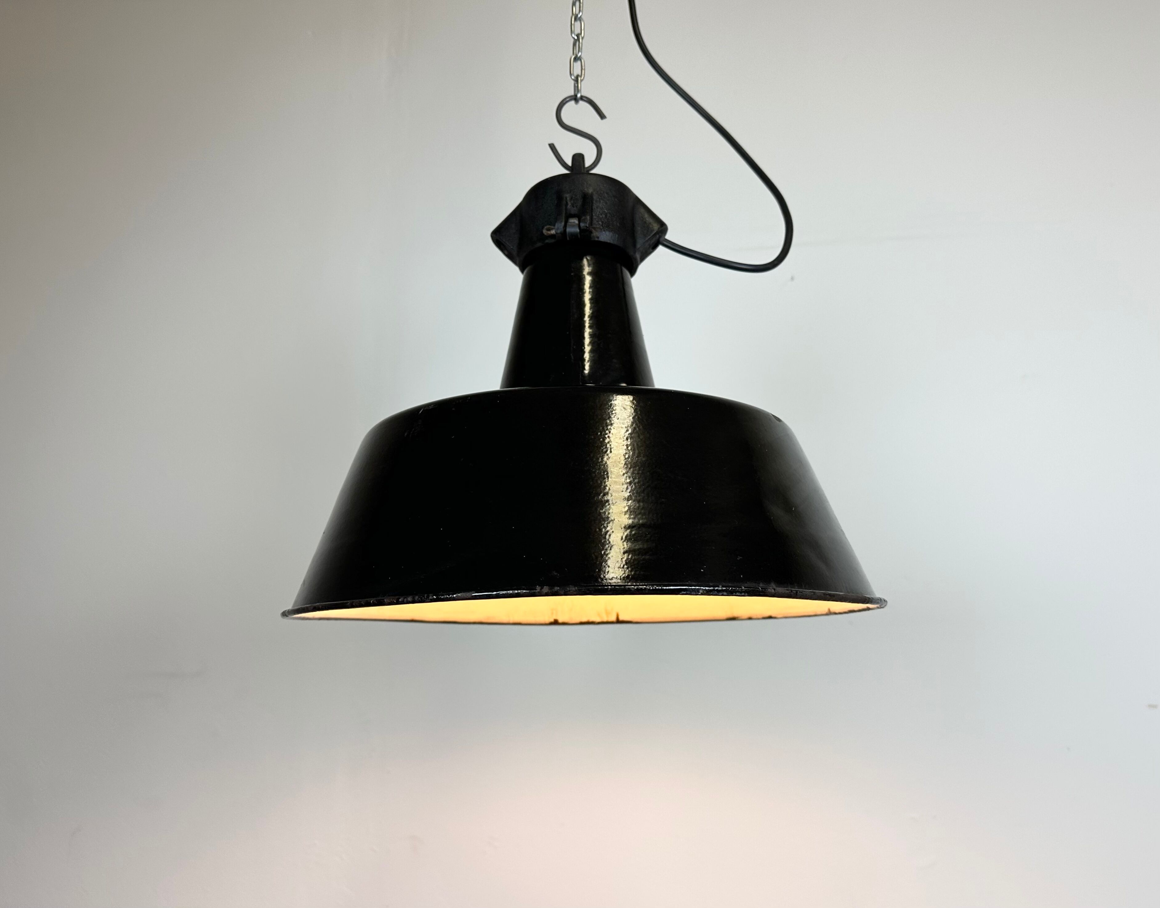 Industrial black enamel factory lamp with cast iron top, 1960s