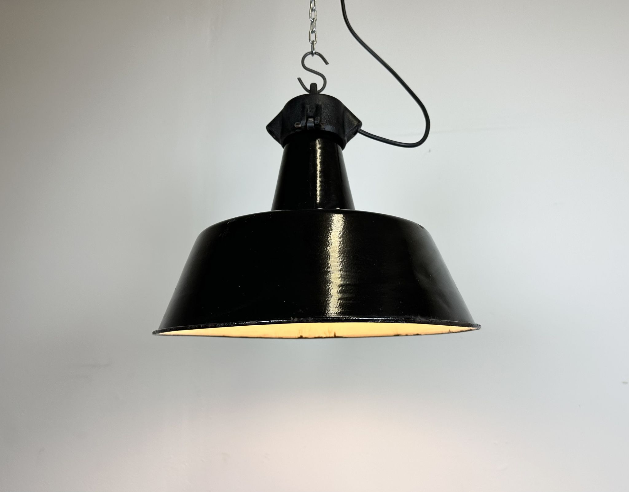 Industrial black enamel factory lamp with cast iron top, 1960s
