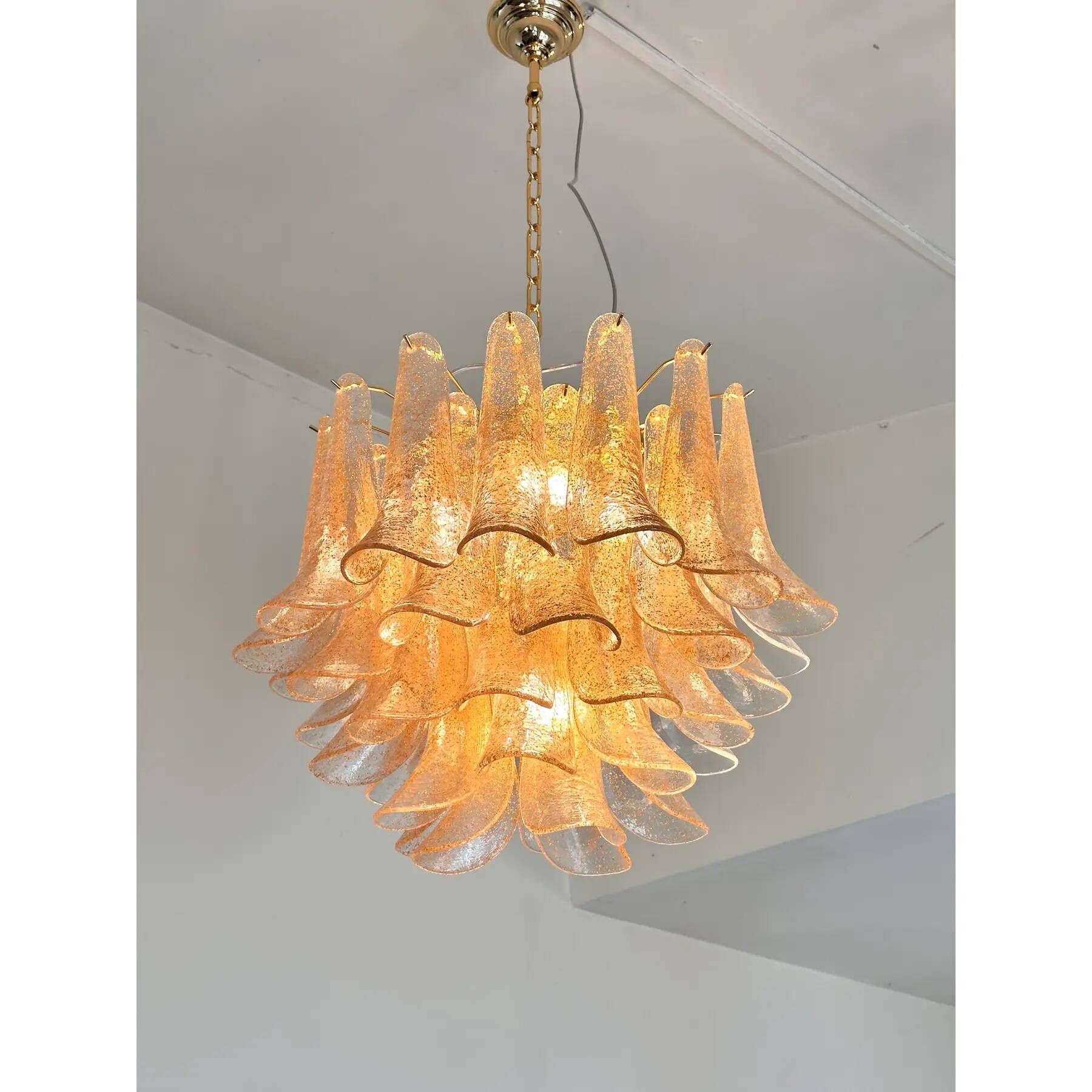 Contemporary Clear and Gold “Petali-Selle” Murano Glass Chandelier in Mazze