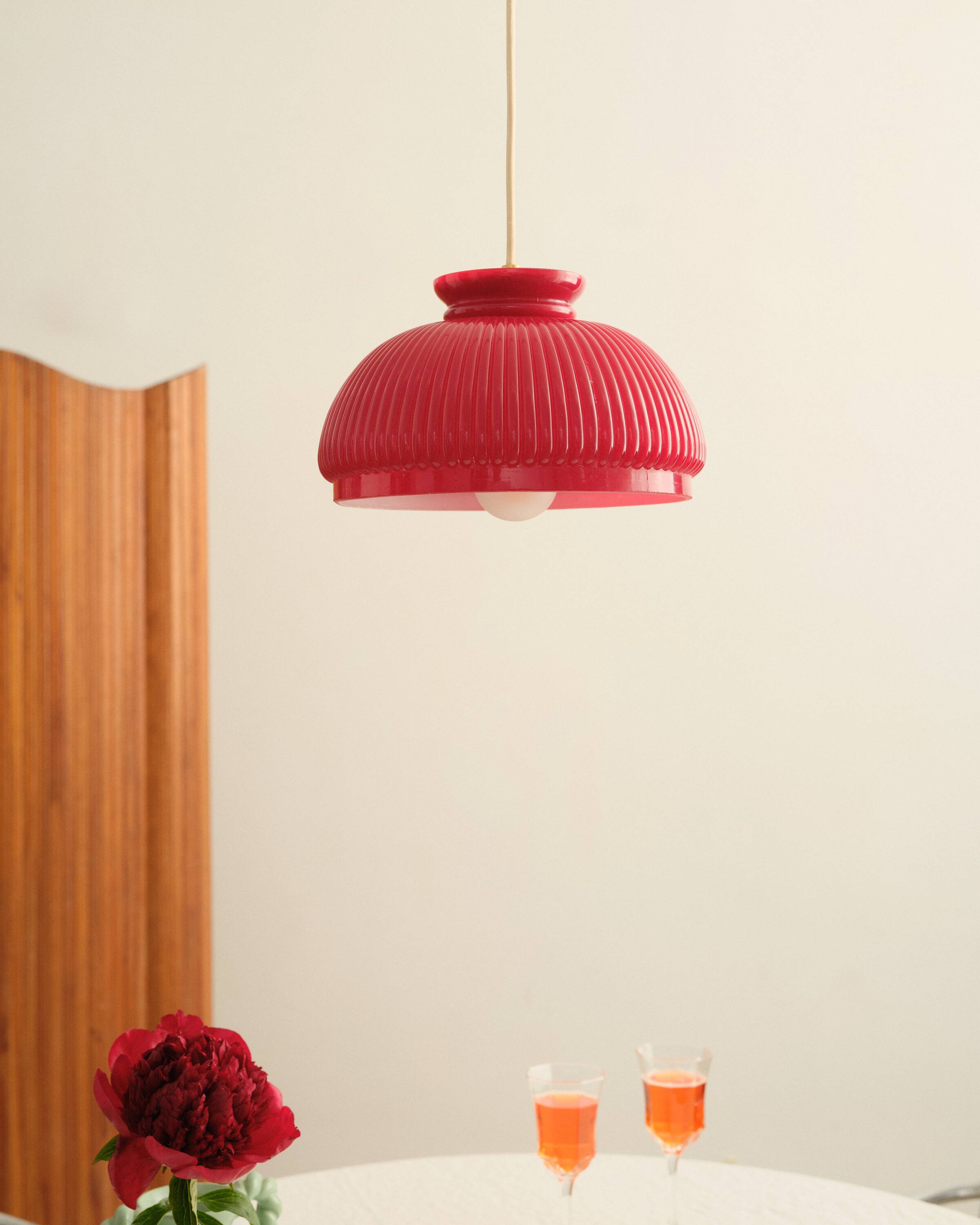 Red opaline suspension