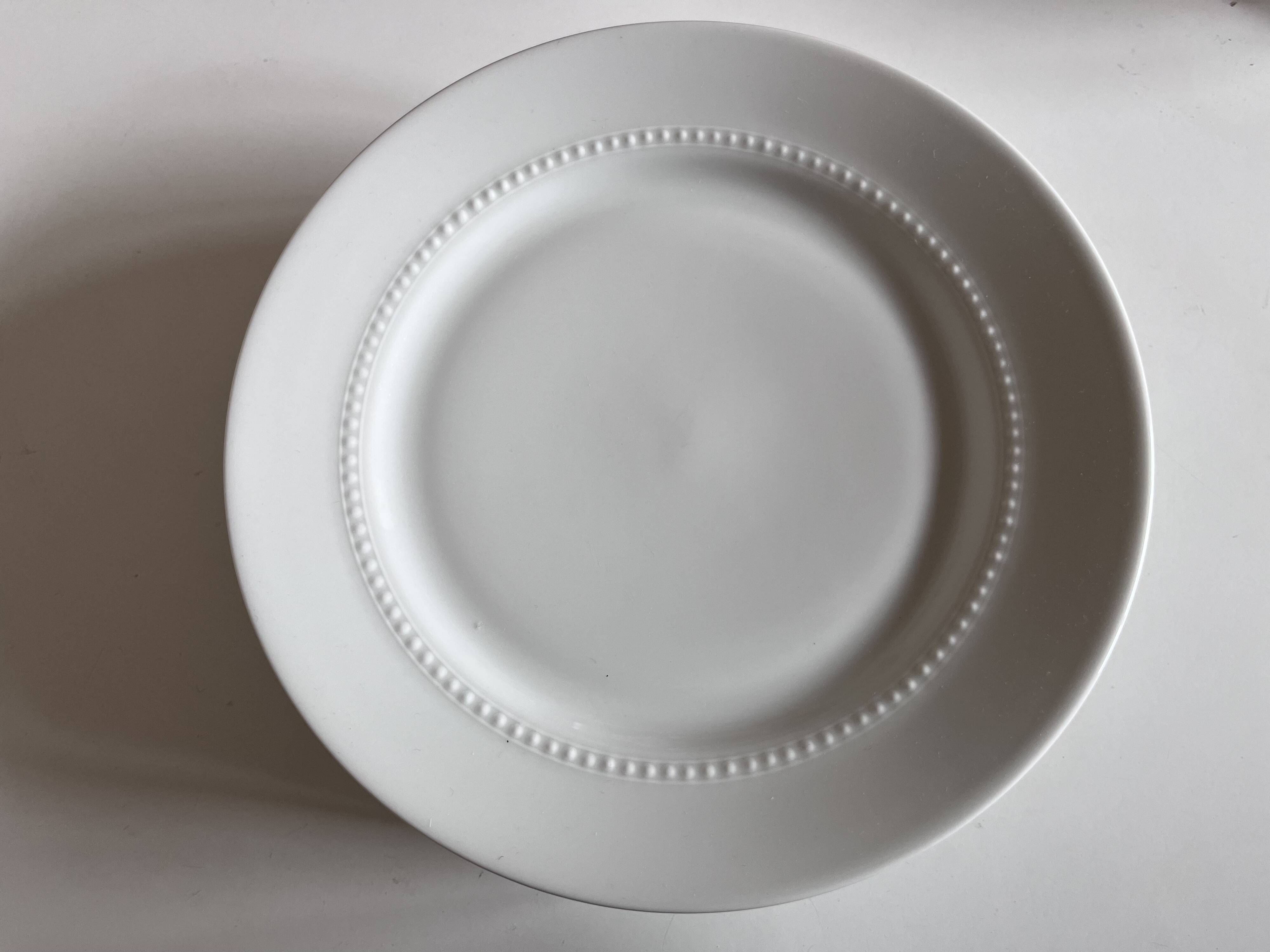 Set of 6 neo-classical pearl white porcelain dinner plates by Bareuther.