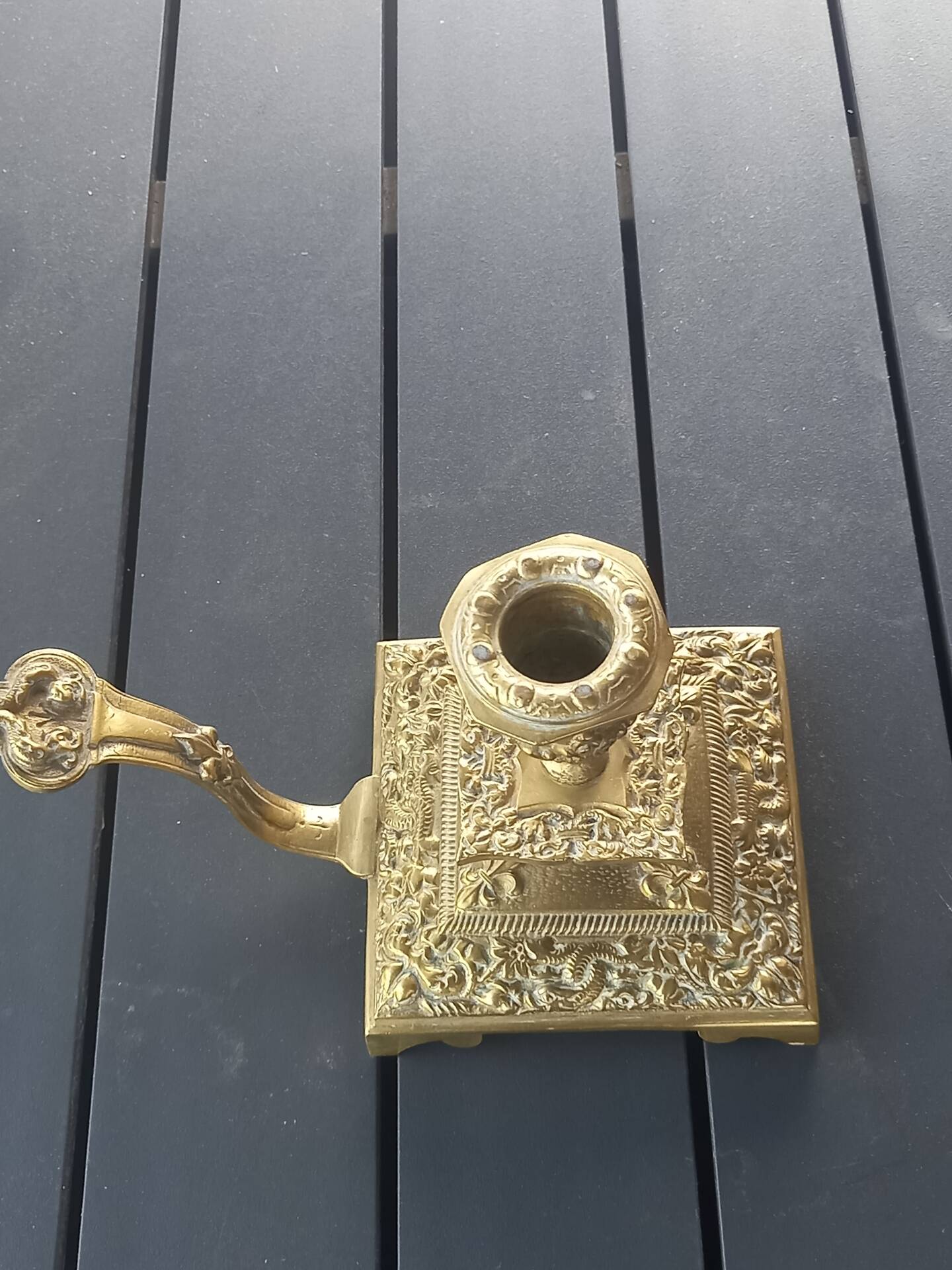 Hand candle holder