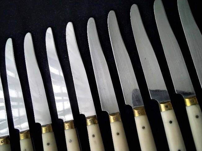 10 Vintage Bakelite, brass and stainless steel cheese knives