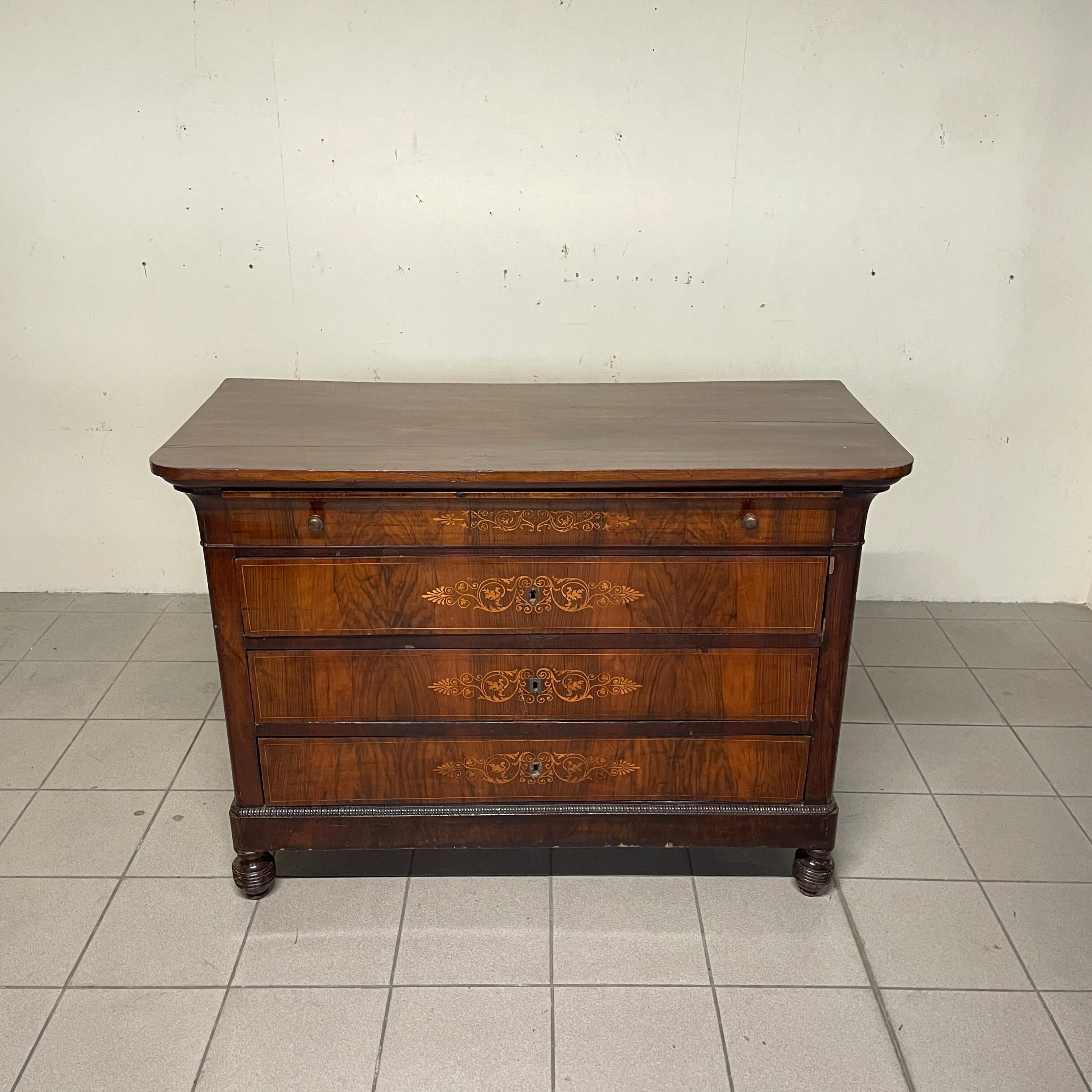 Commode en bois vintage