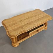 Table basse française en chêne massif des années 1970
