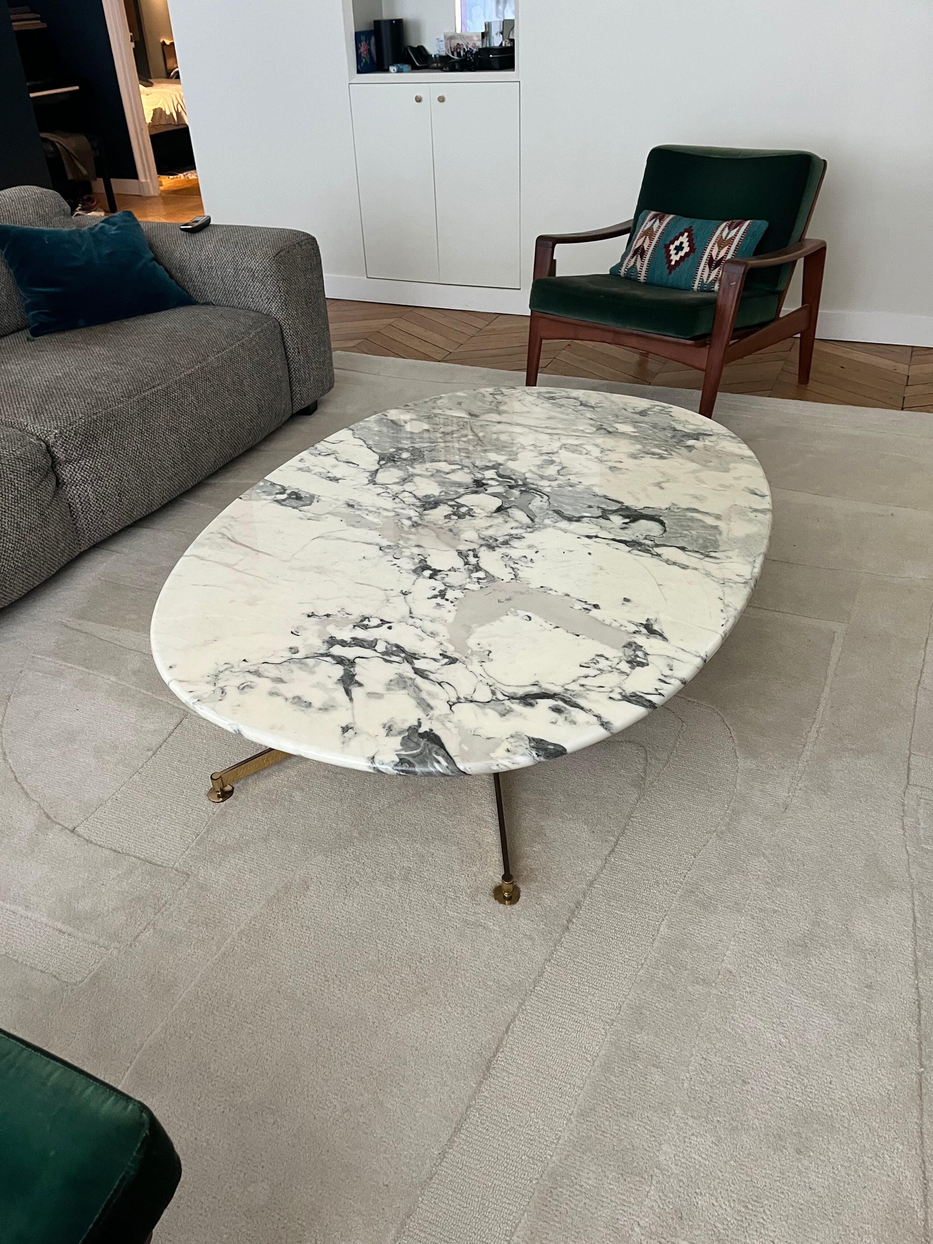 Michel Kin coffee table, Arflex edition, 1960, white marble and brass.