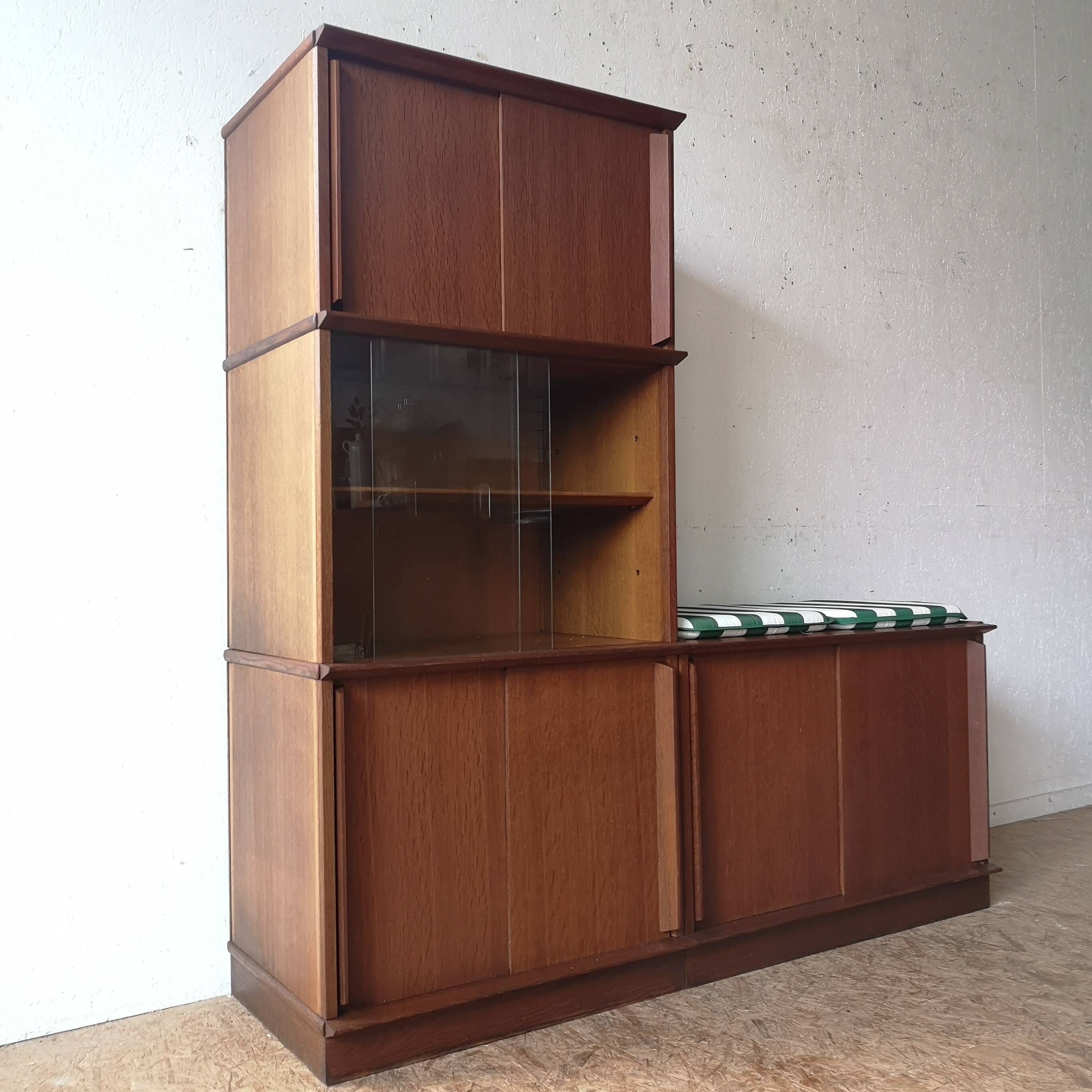 Asymmetrical Oscar furniture from the 60s/70s.