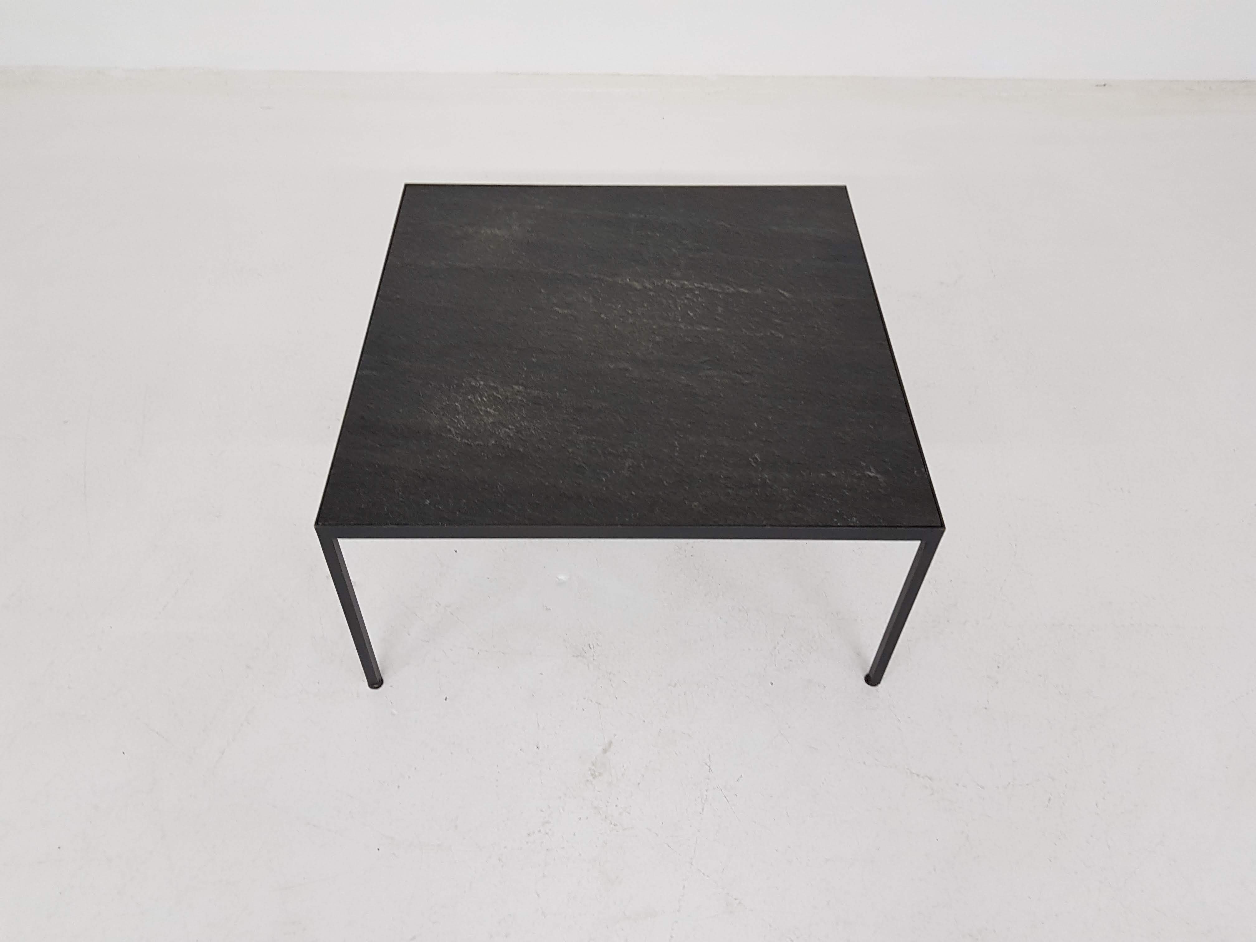 Table basse, en métal aux Pays-Bas, 60's