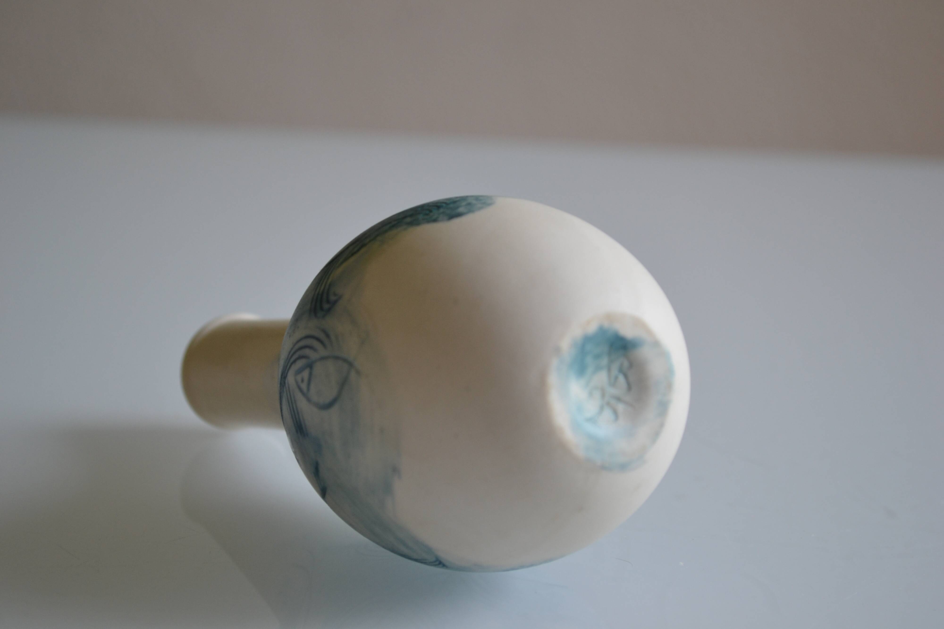 Porcelain vase with fish decoration