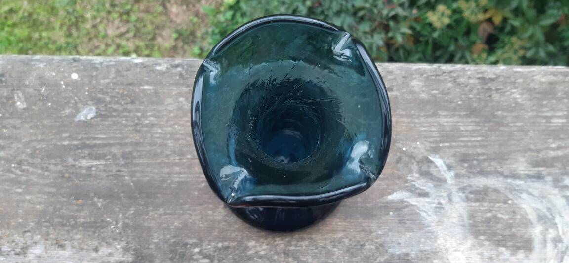 Vase soliflore ancien en verre soufflé