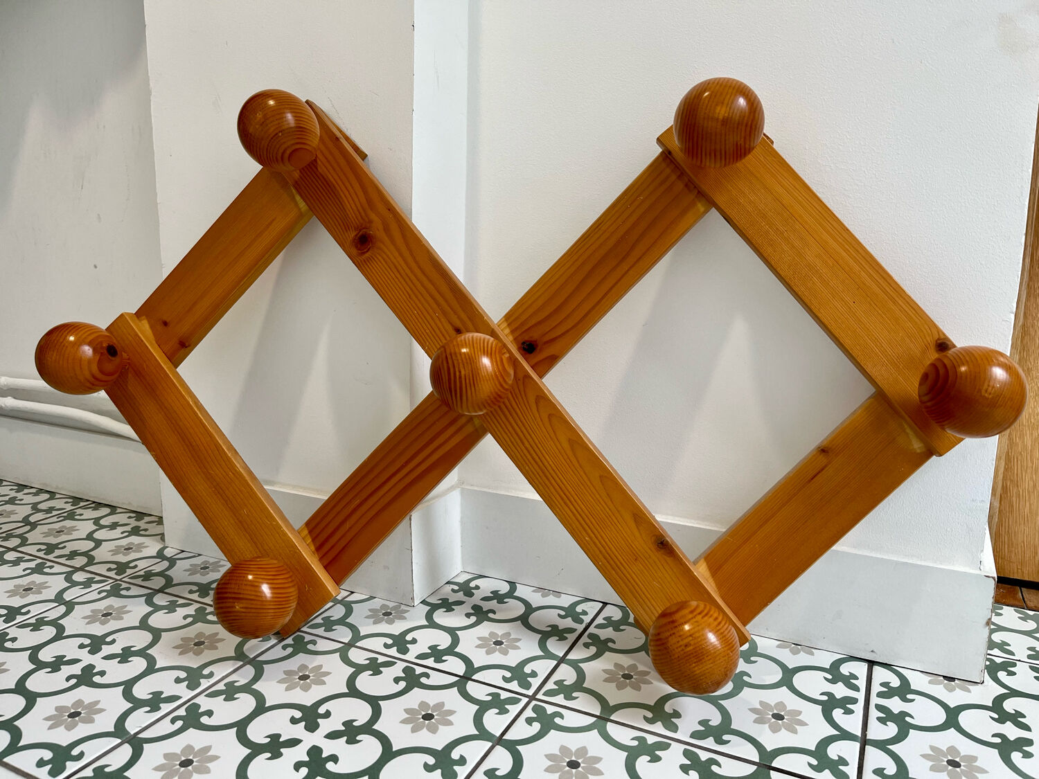 Pine accordion coat rack