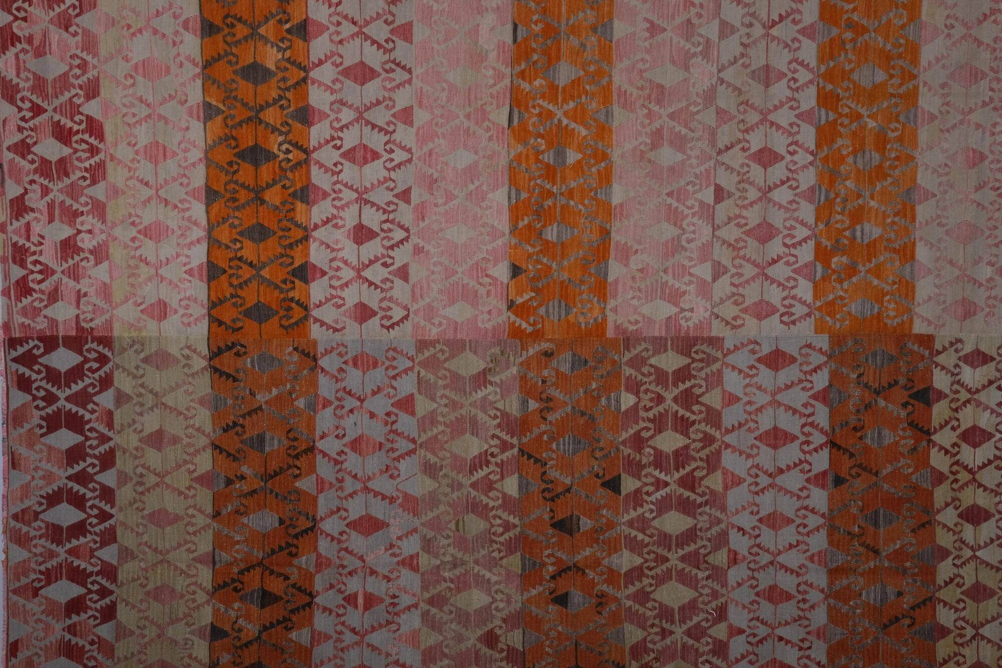 Vintage Turkish kilim, handwoven, 309x371 cm.