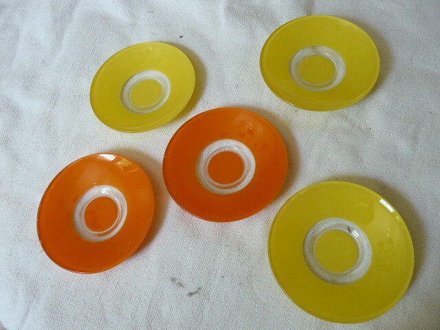 5  assiettes en verre Duralex