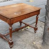 Bureau plat ancien en bois à deux tiroirs