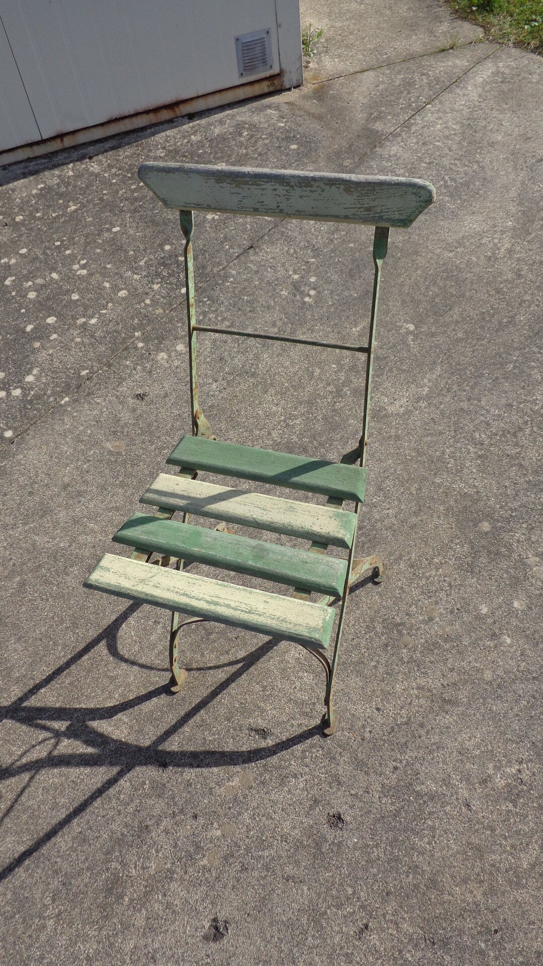 Folding garden chair