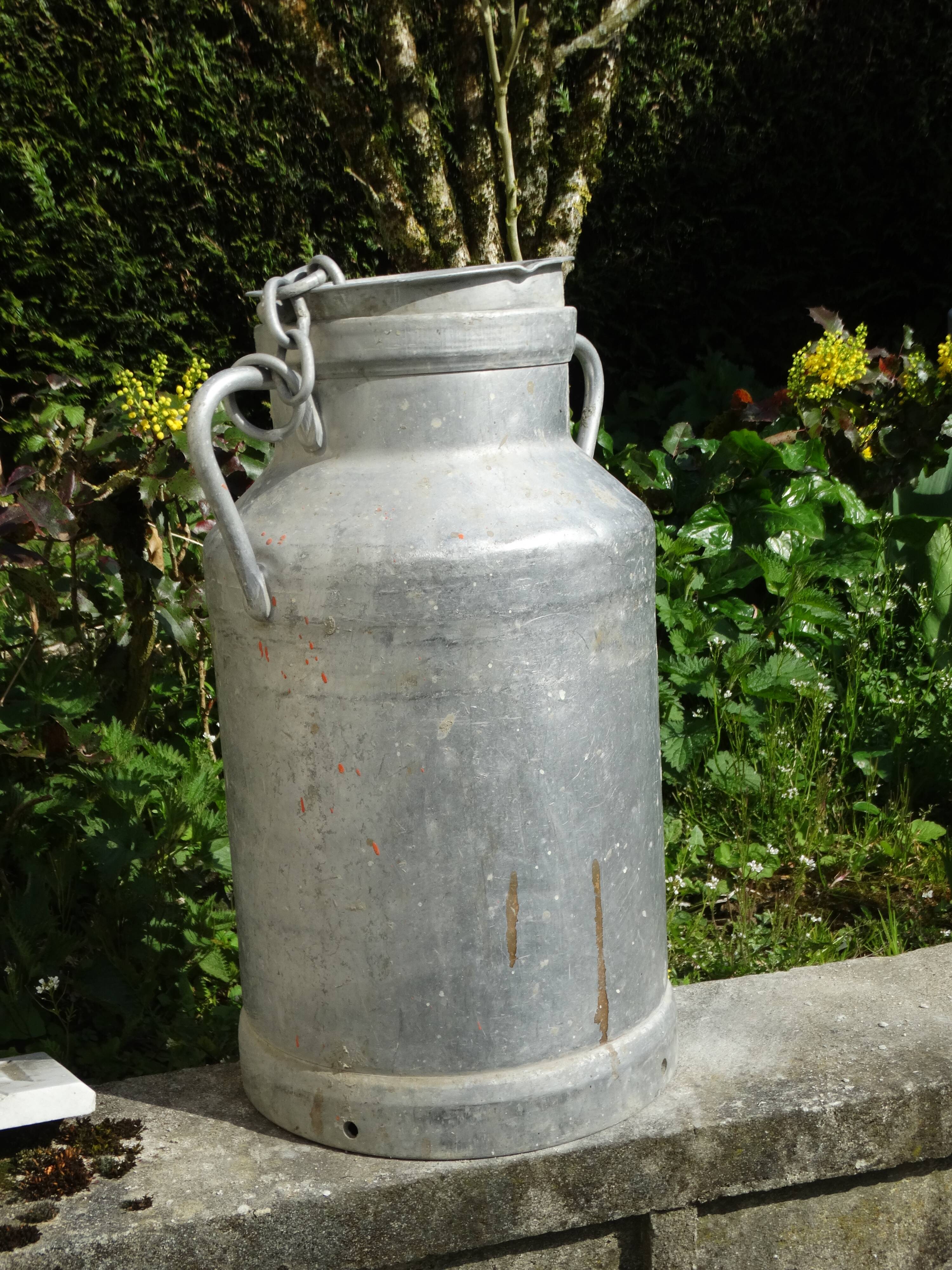 Nestle aluminum milk canister