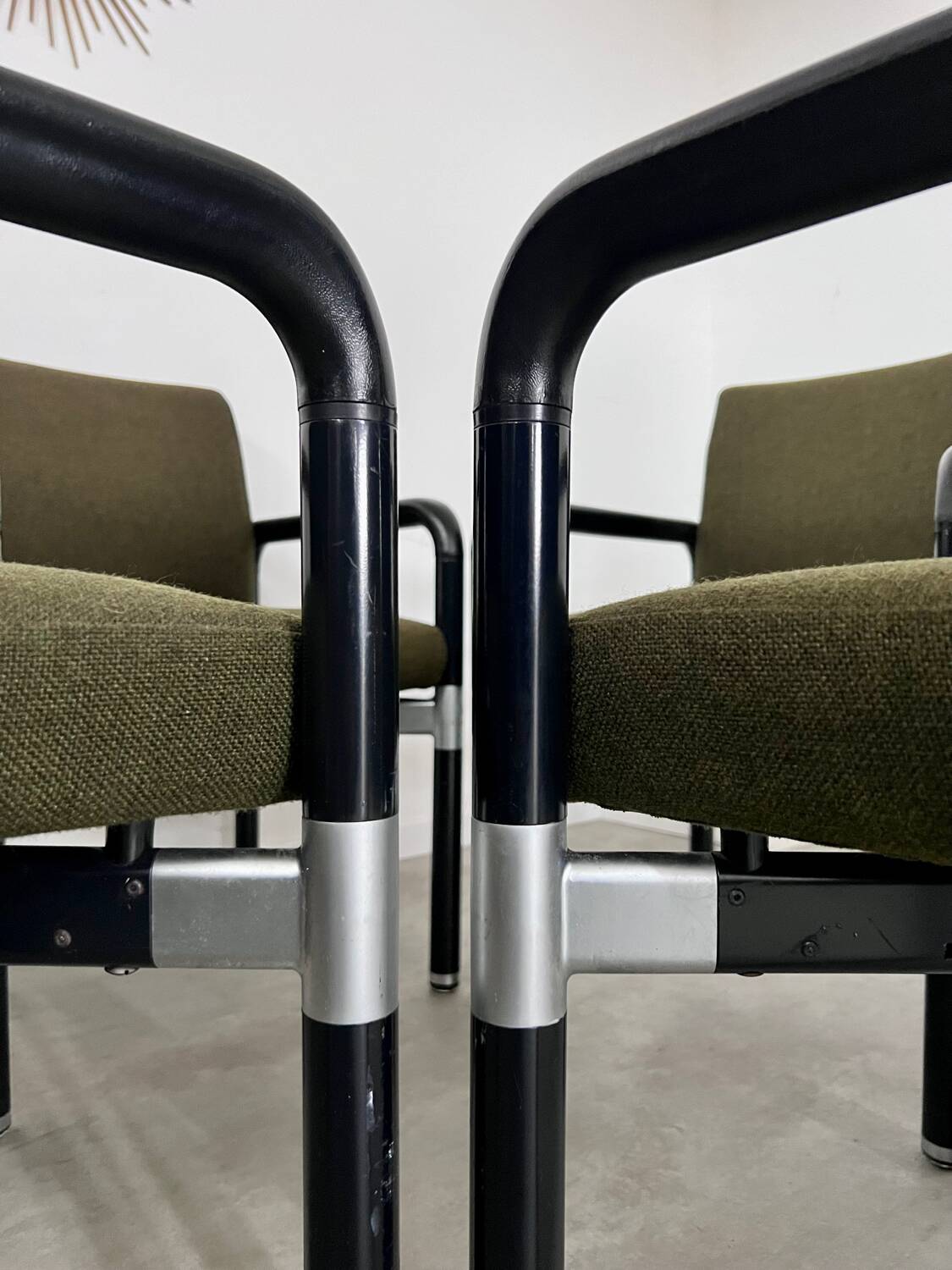 Lot de 4 chaises fauteuils design années 80 Wilkhahn métal et tissu vintage
